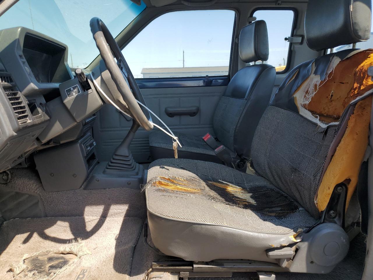 1989 Mazda B2200 Cab Plus   Blue vin: JM2UF3133K0728422