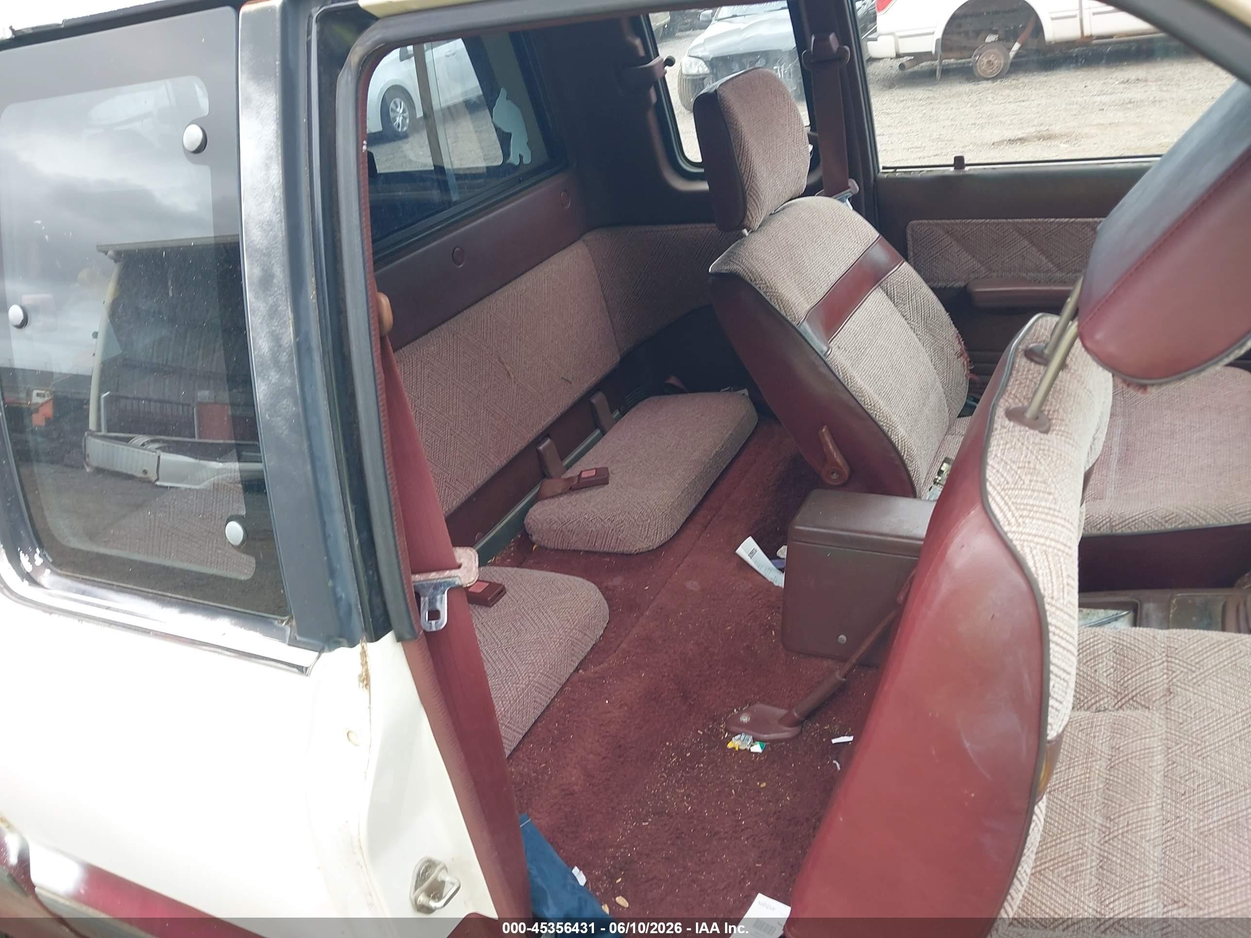 1988 Mazda B2200 Cab Plus White vin: JM2UF3134J0343014