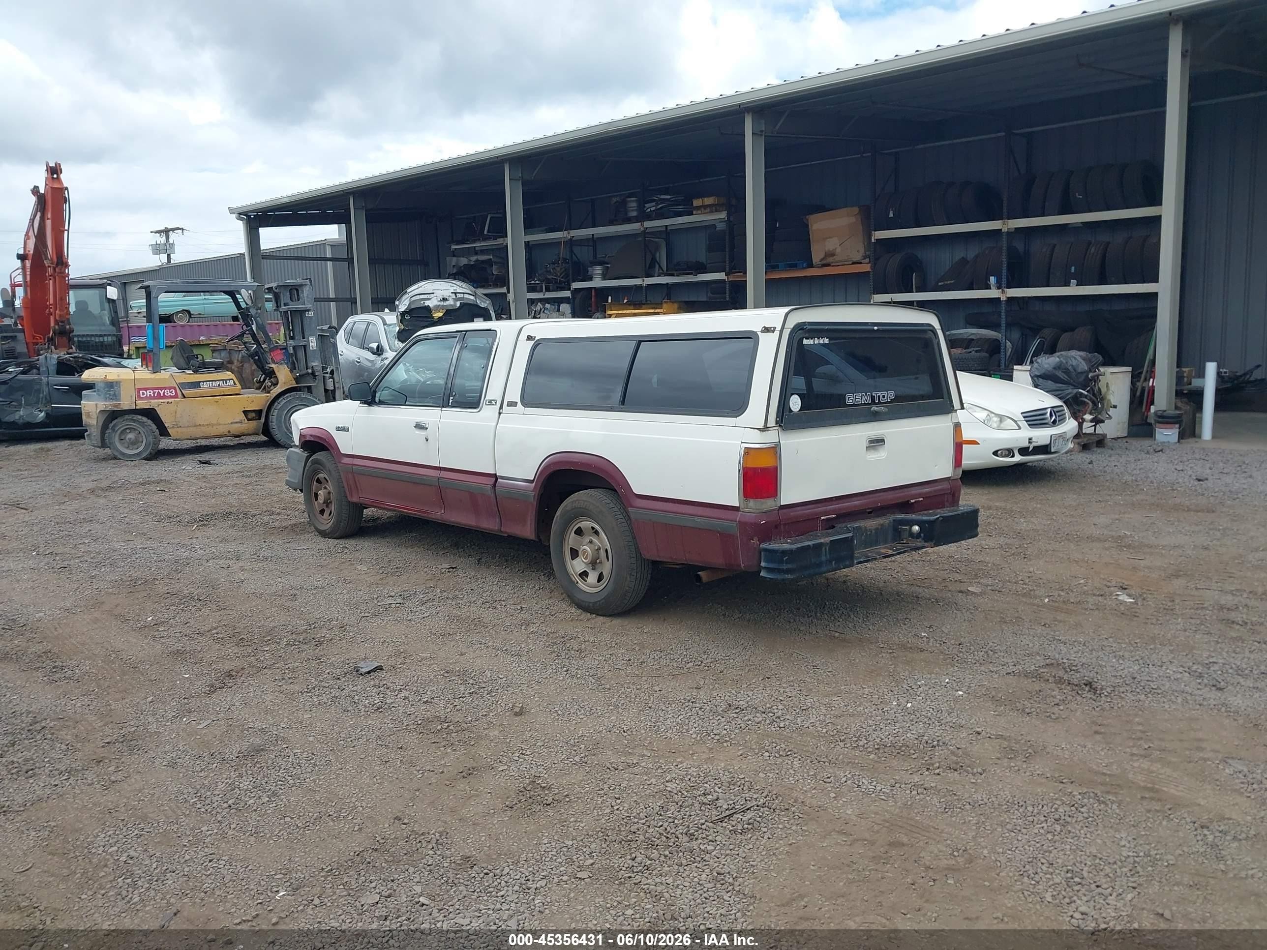 1988 Mazda B2200 Cab Plus White vin: JM2UF3134J0343014