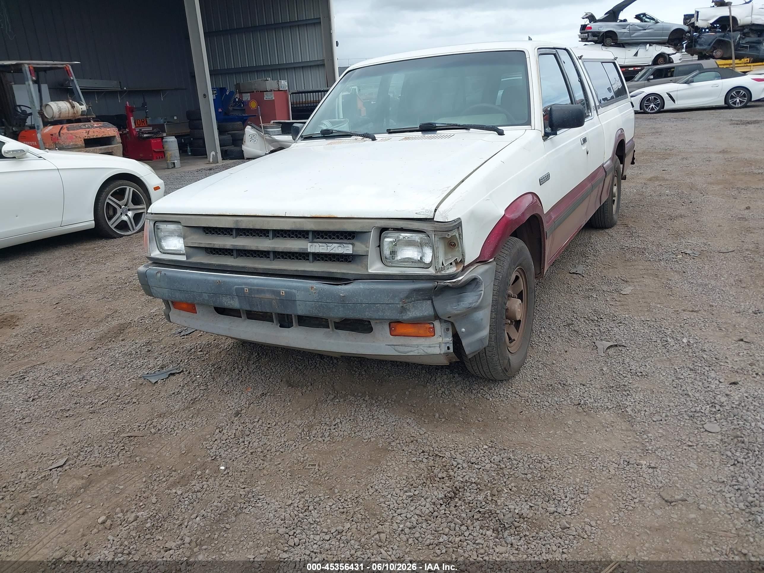 1988 Mazda B2200 Cab Plus White vin: JM2UF3134J0343014
