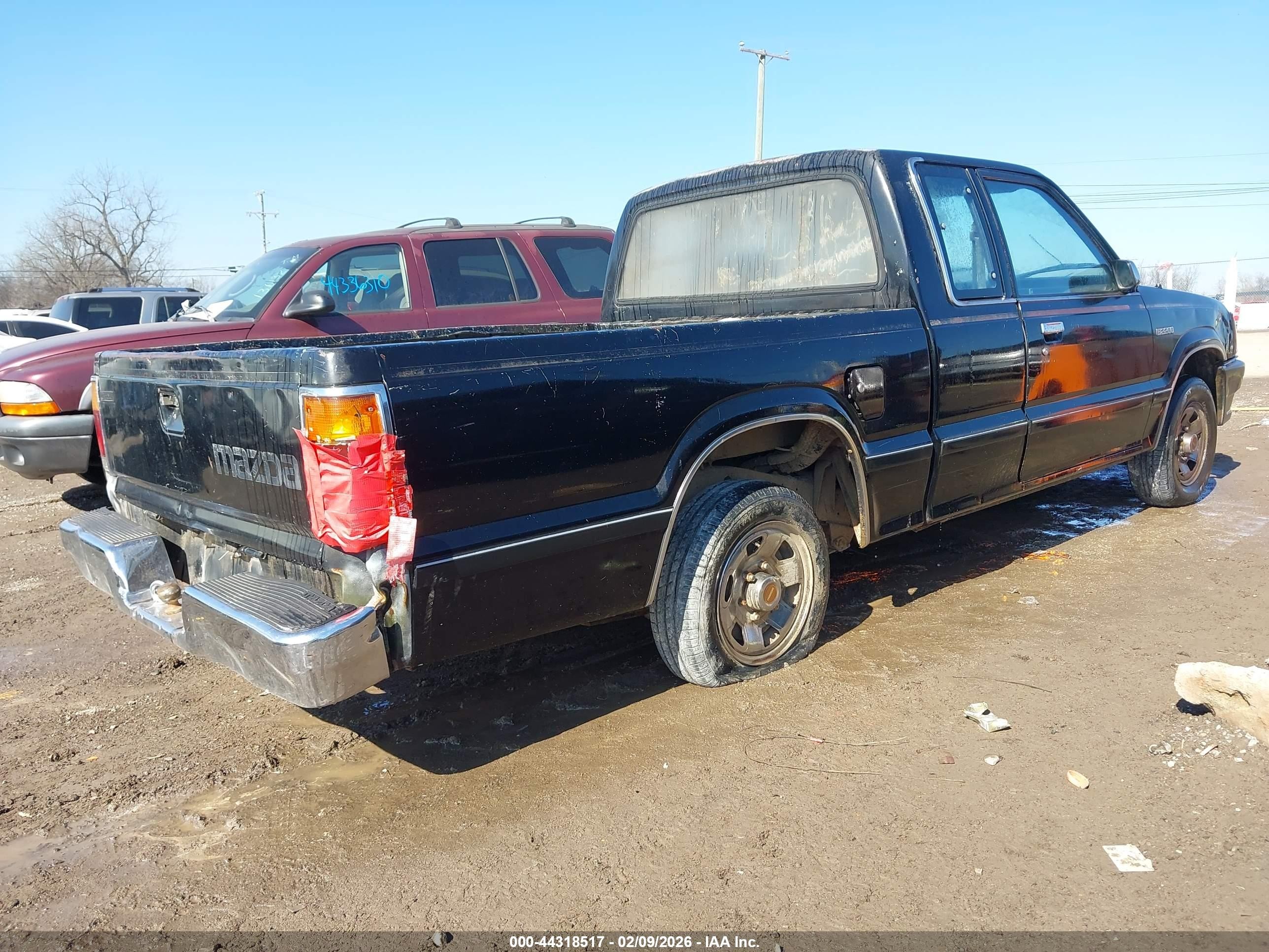 1991 Mazda B2200 Cab Plus Black vin: JM2UF3136M0110448