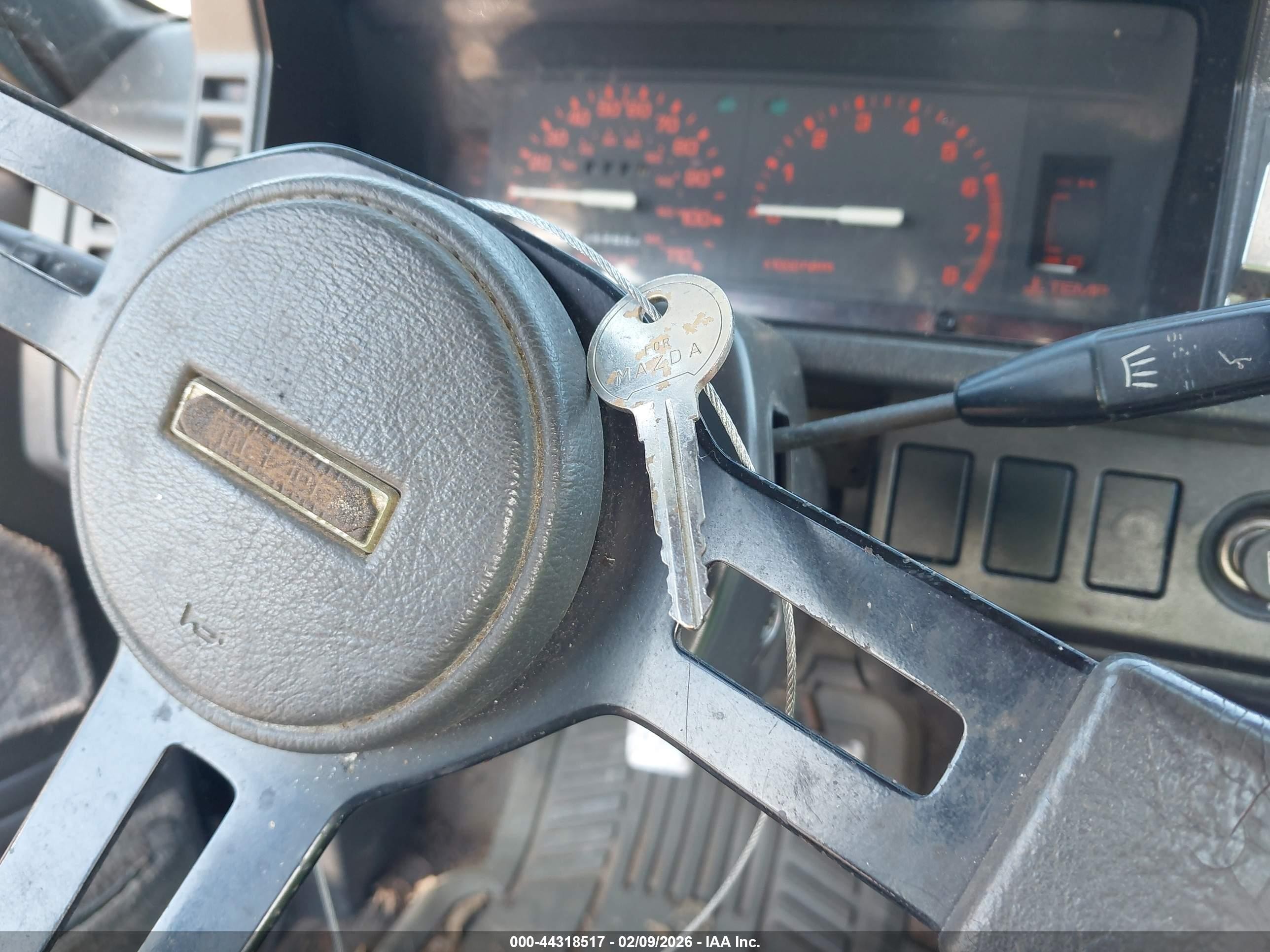 1991 Mazda B2200 Cab Plus Black vin: JM2UF3136M0110448