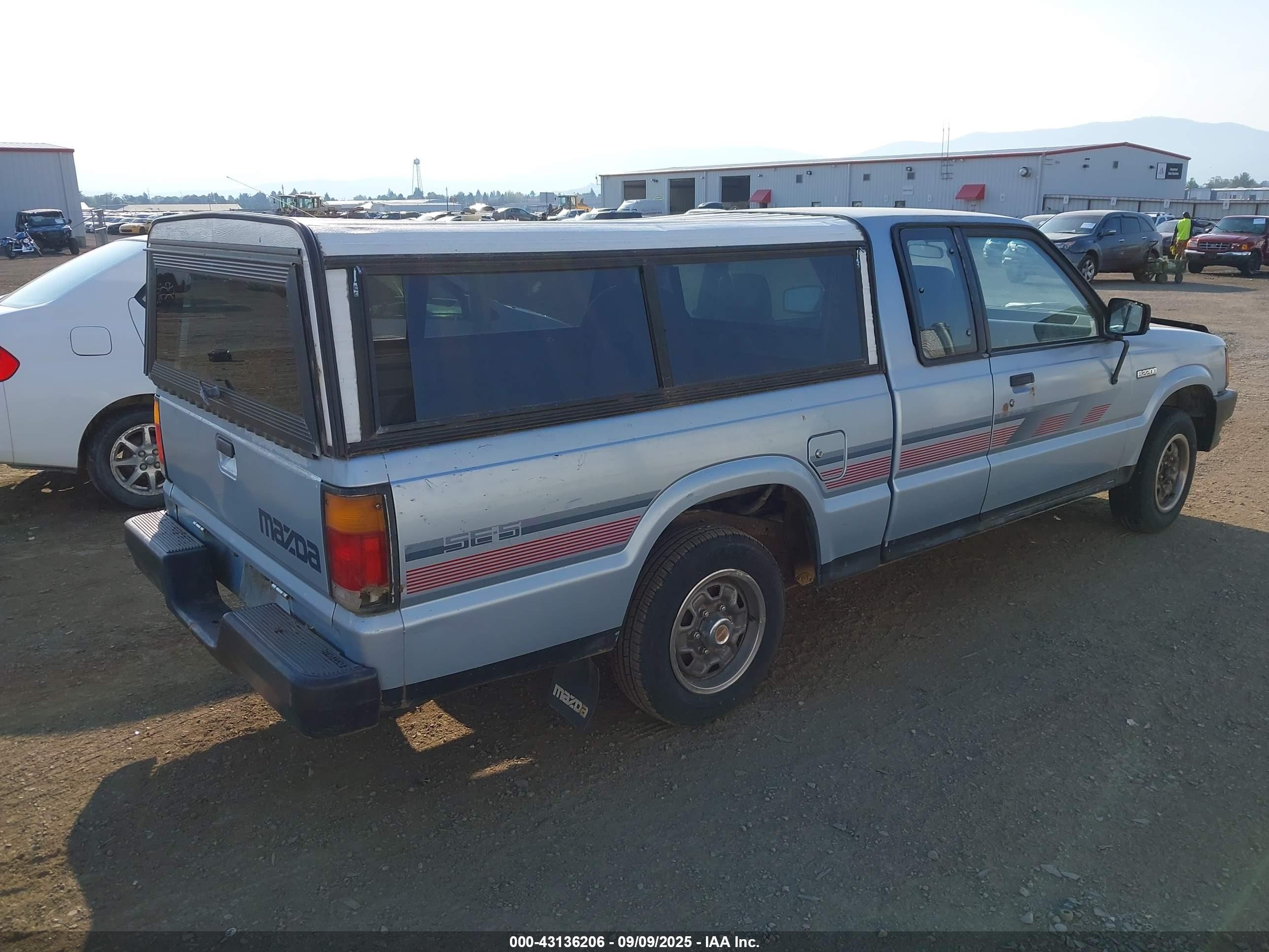 1991 Mazda B2200 Cab Plus Синий vin: JM2UF3138M0144245
