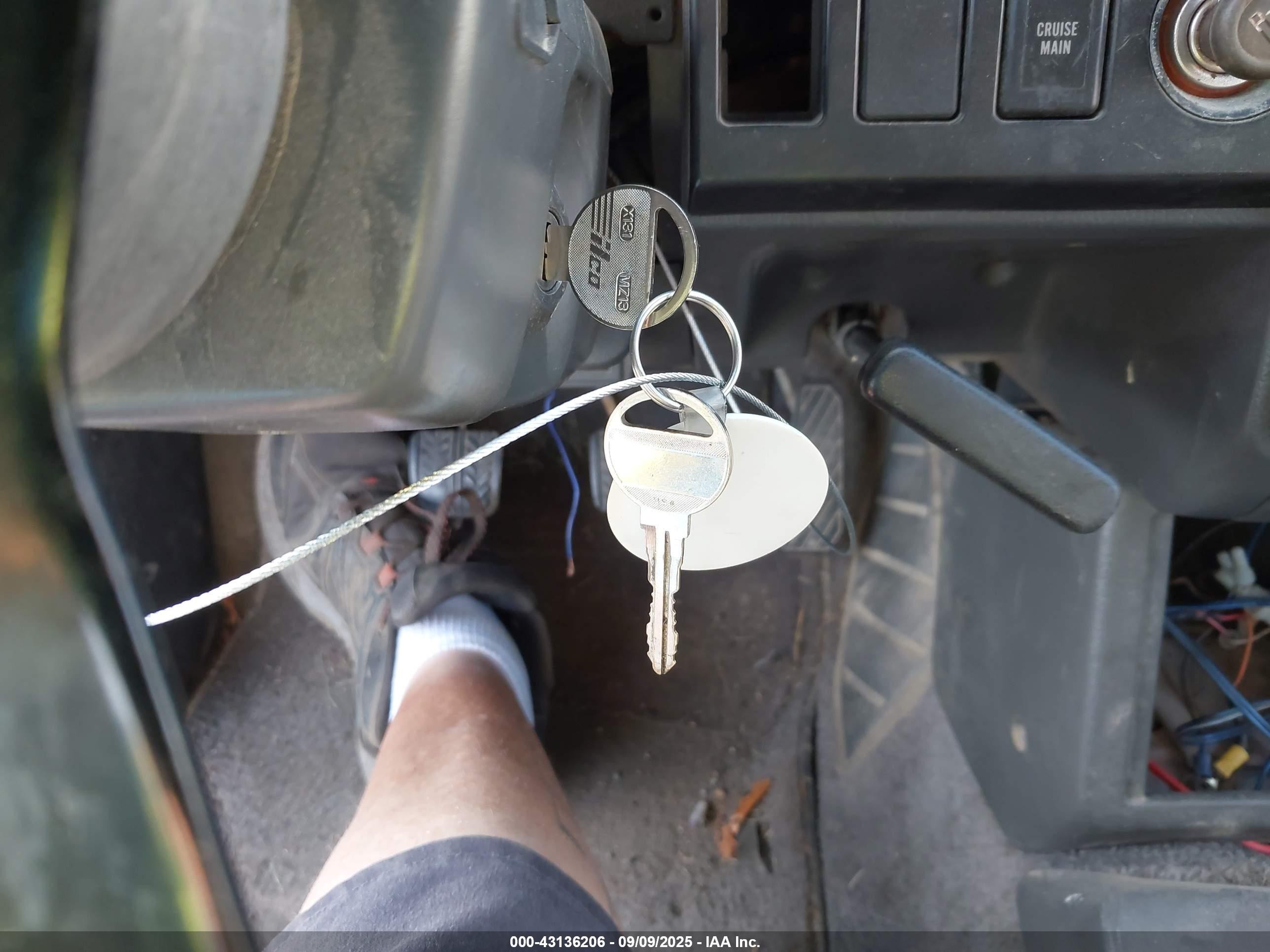 1991 Mazda B2200 Cab Plus Синий vin: JM2UF3138M0144245