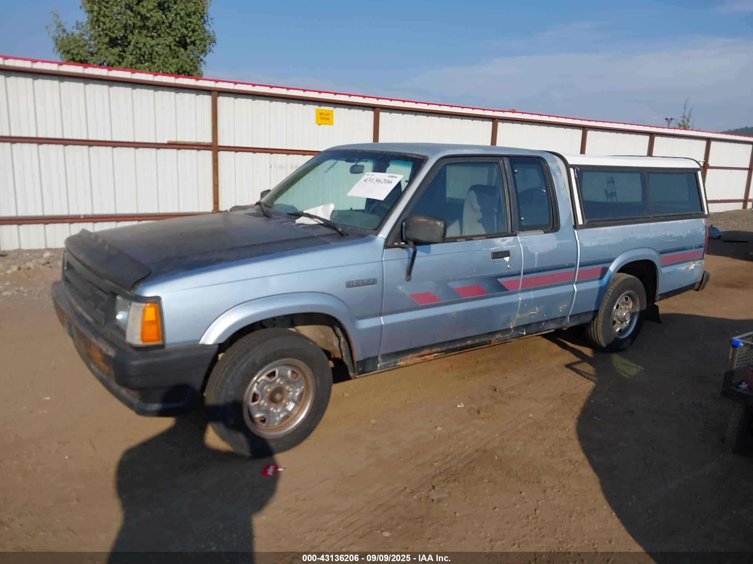 1991 Mazda B2200 Cab Plus Синий vin: JM2UF3138M0144245
