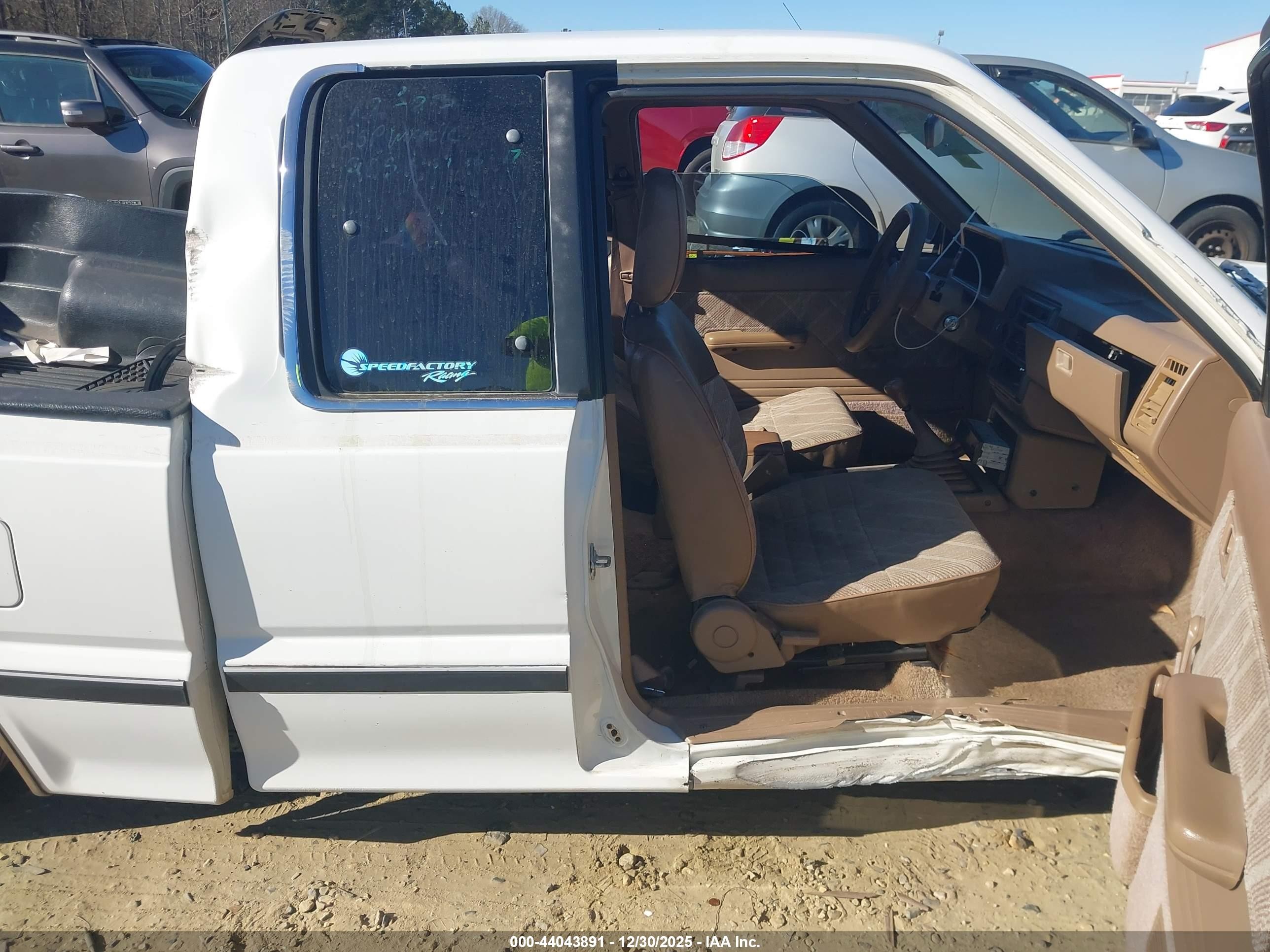 1991 Mazda B2200 Cab Plus White vin: JM2UF3139M0109567