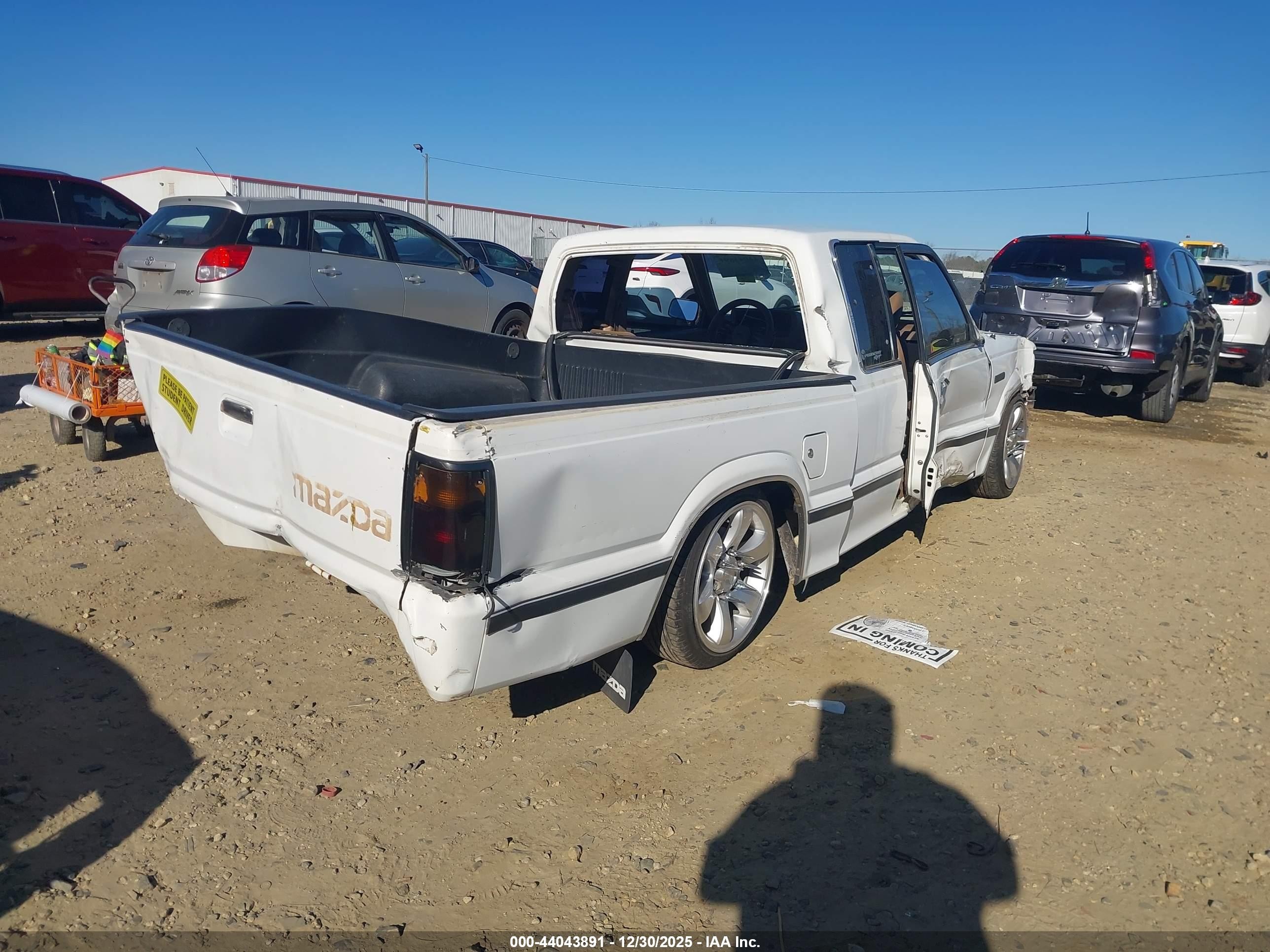 1991 Mazda B2200 Cab Plus White vin: JM2UF3139M0109567