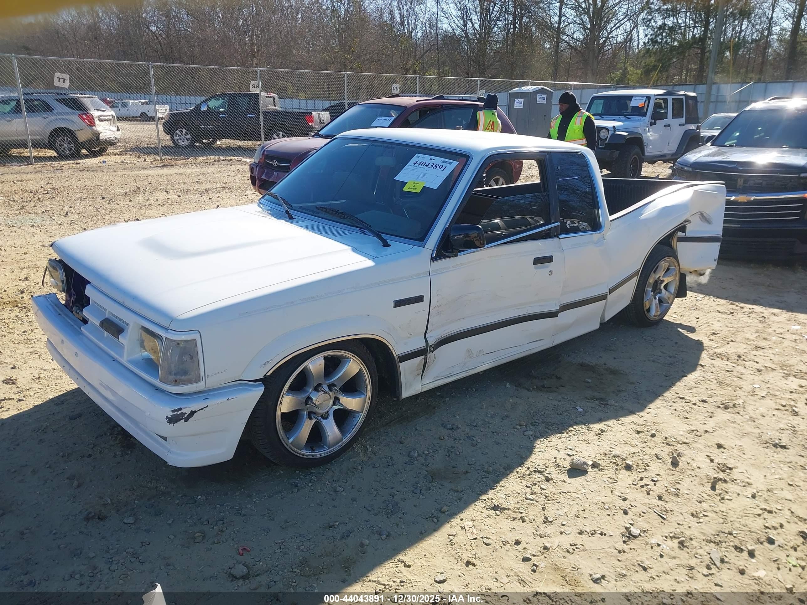 1991 Mazda B2200 Cab Plus White vin: JM2UF3139M0109567