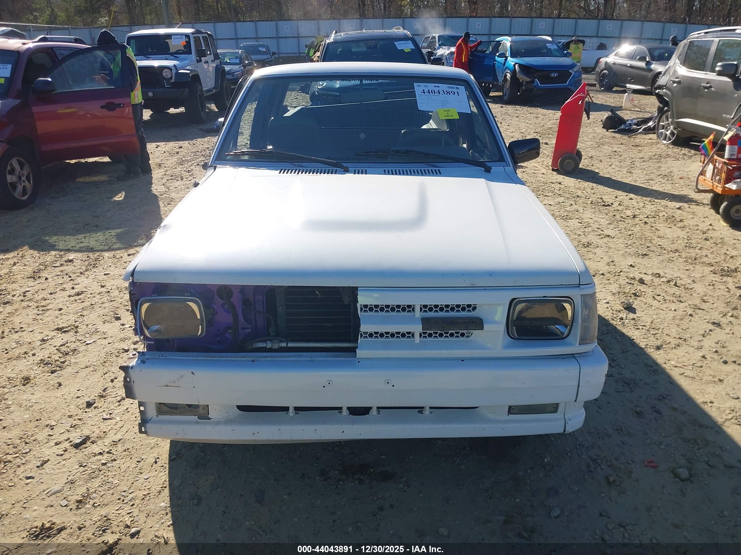 1991 Mazda B2200 Cab Plus White vin: JM2UF3139M0109567