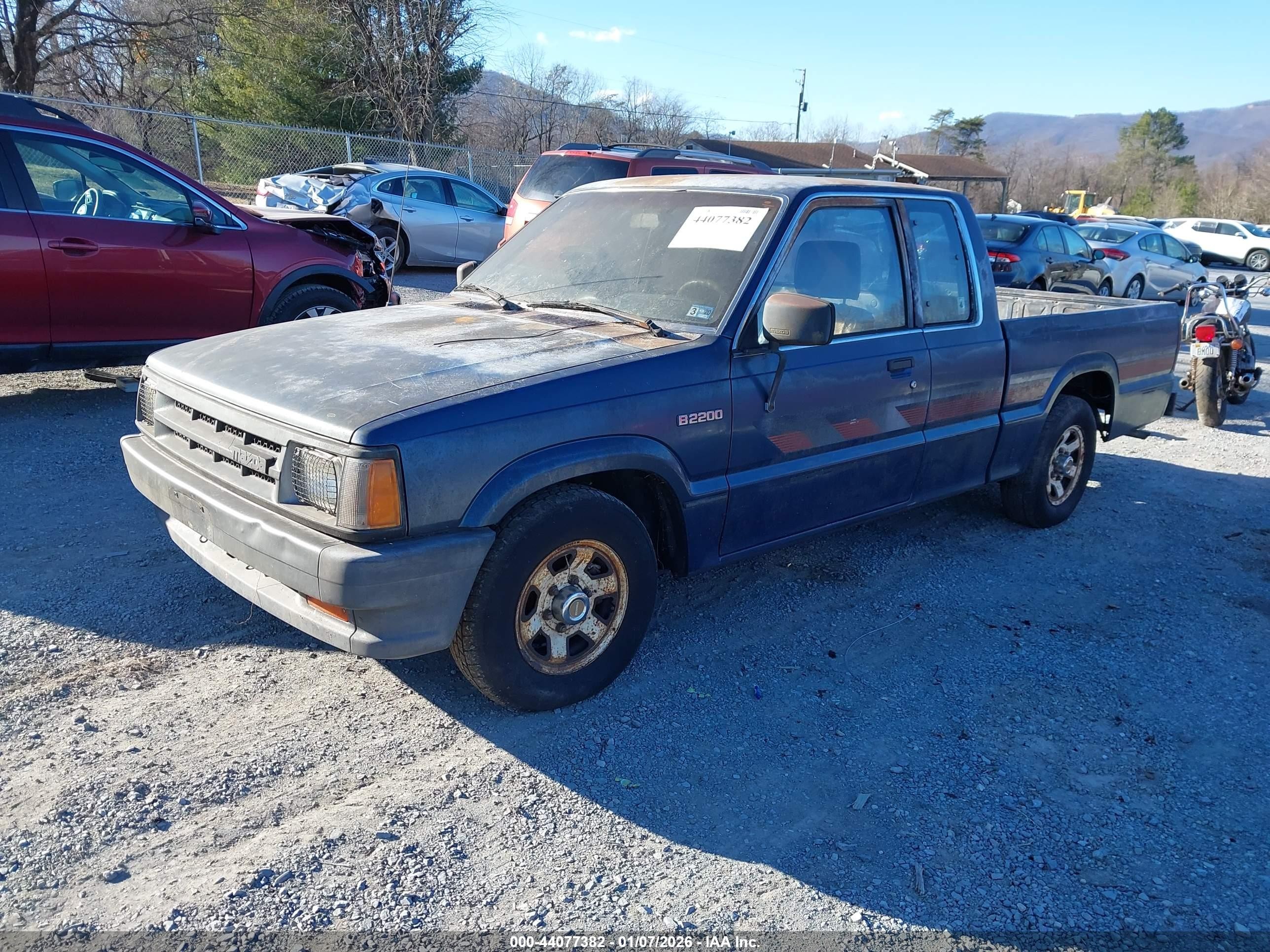 1989 Mazda B2200 Cab Plus Blue vin: JM2UF313XK0739076