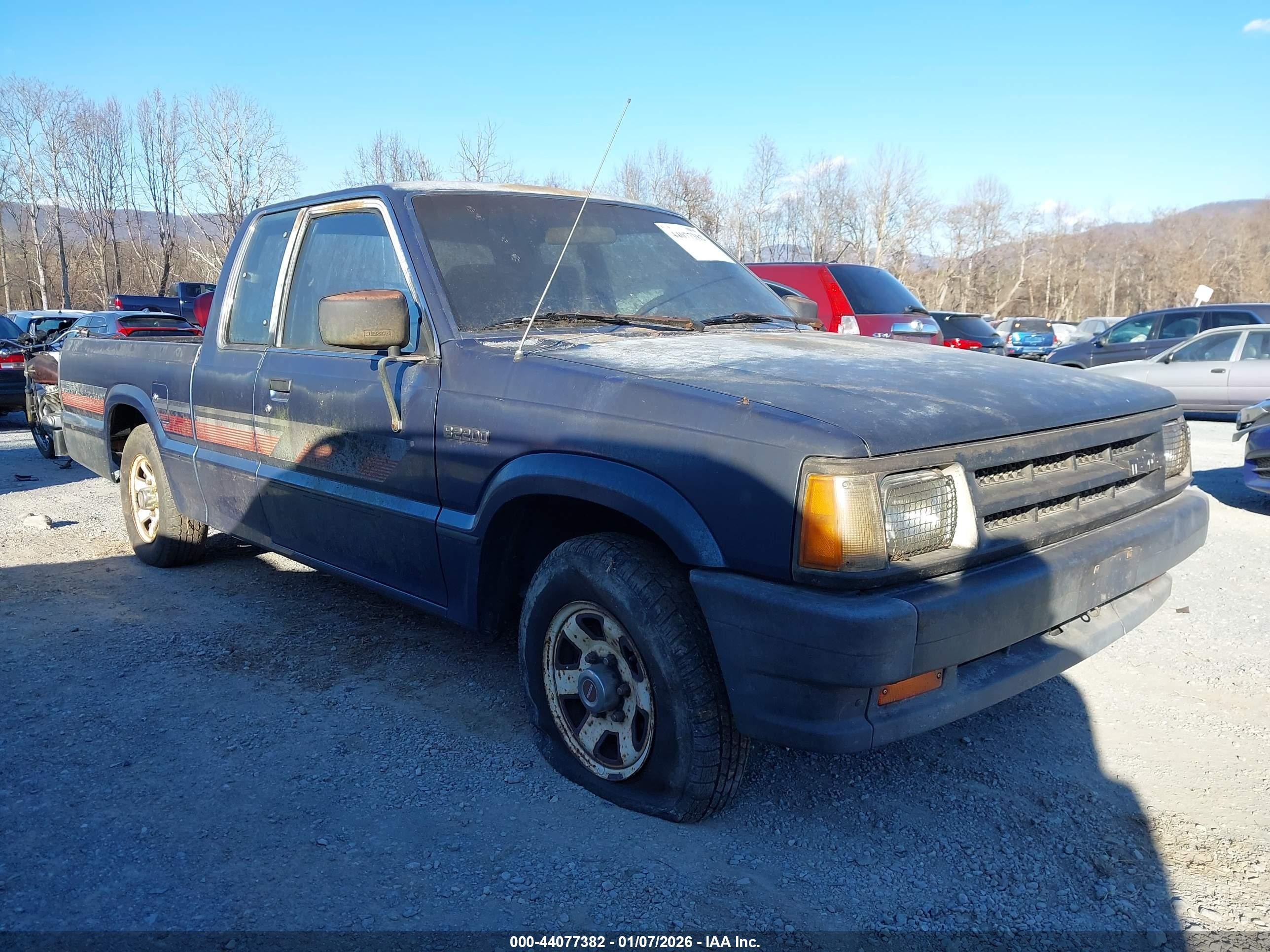 1989 Mazda B2200 Cab Plus Blue vin: JM2UF313XK0739076