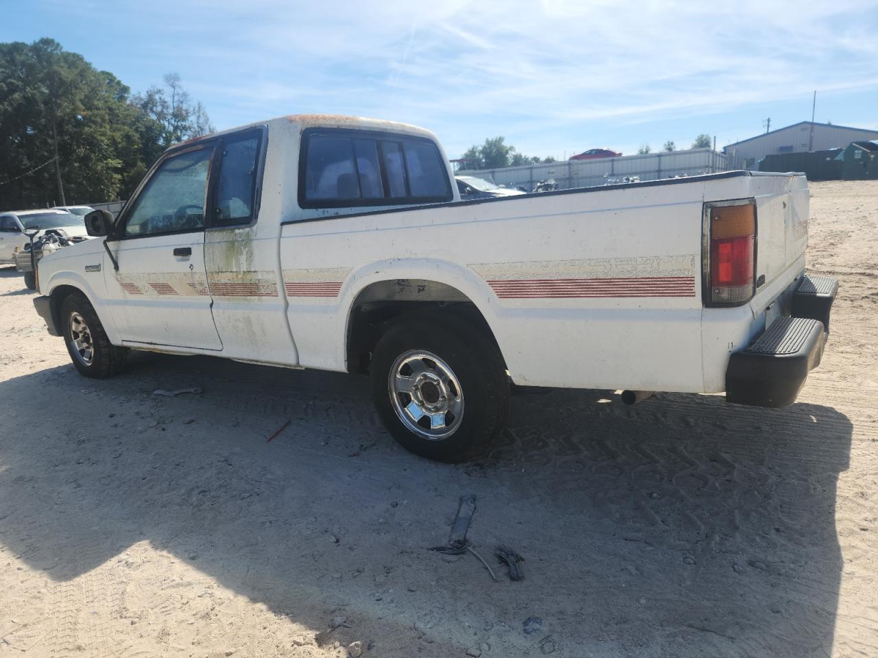 1991 Mazda B2600 Cab Plus White vin: JM2UF3146M0142275