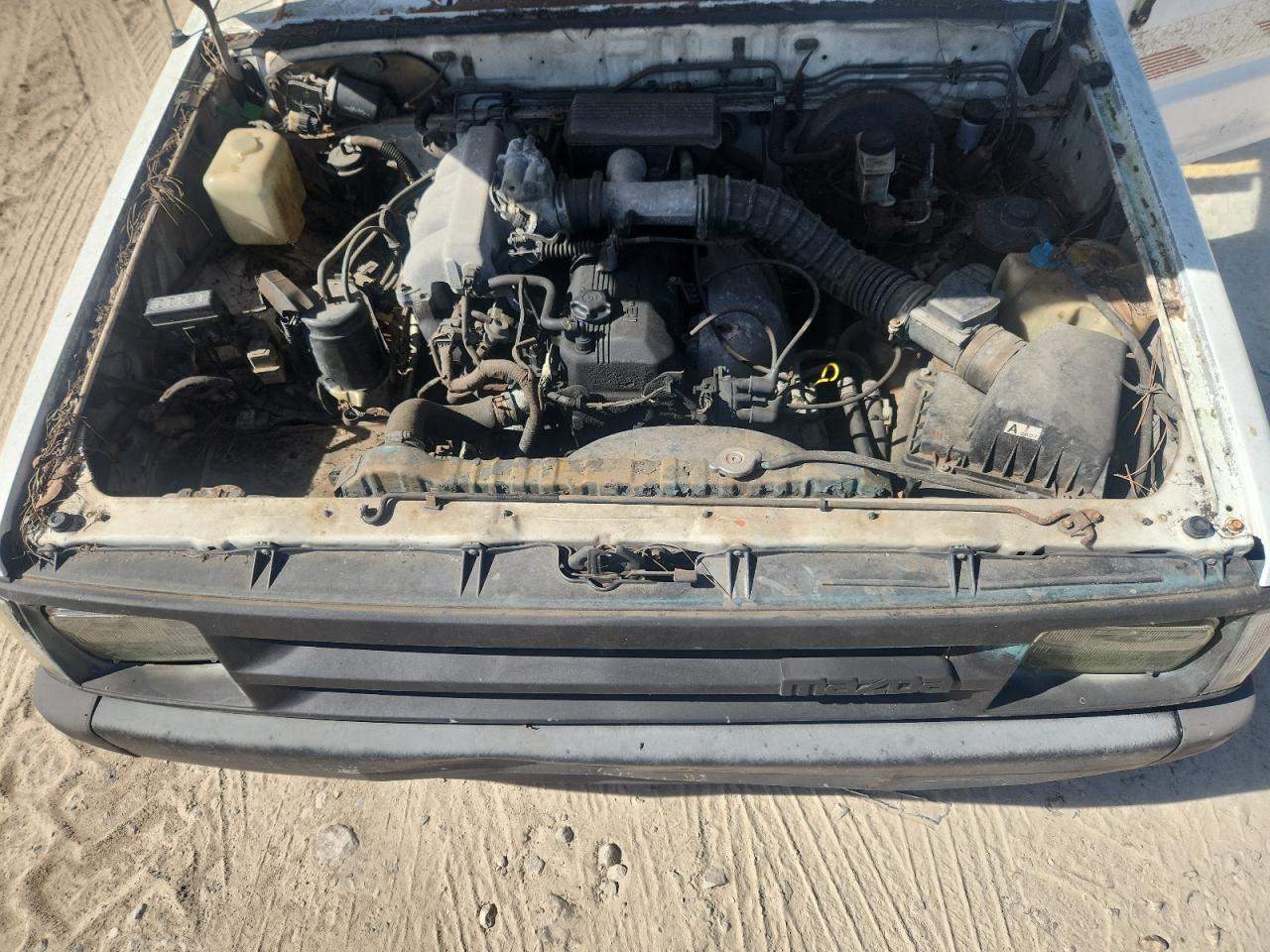 1991 Mazda B2600 Cab Plus White vin: JM2UF3146M0142275