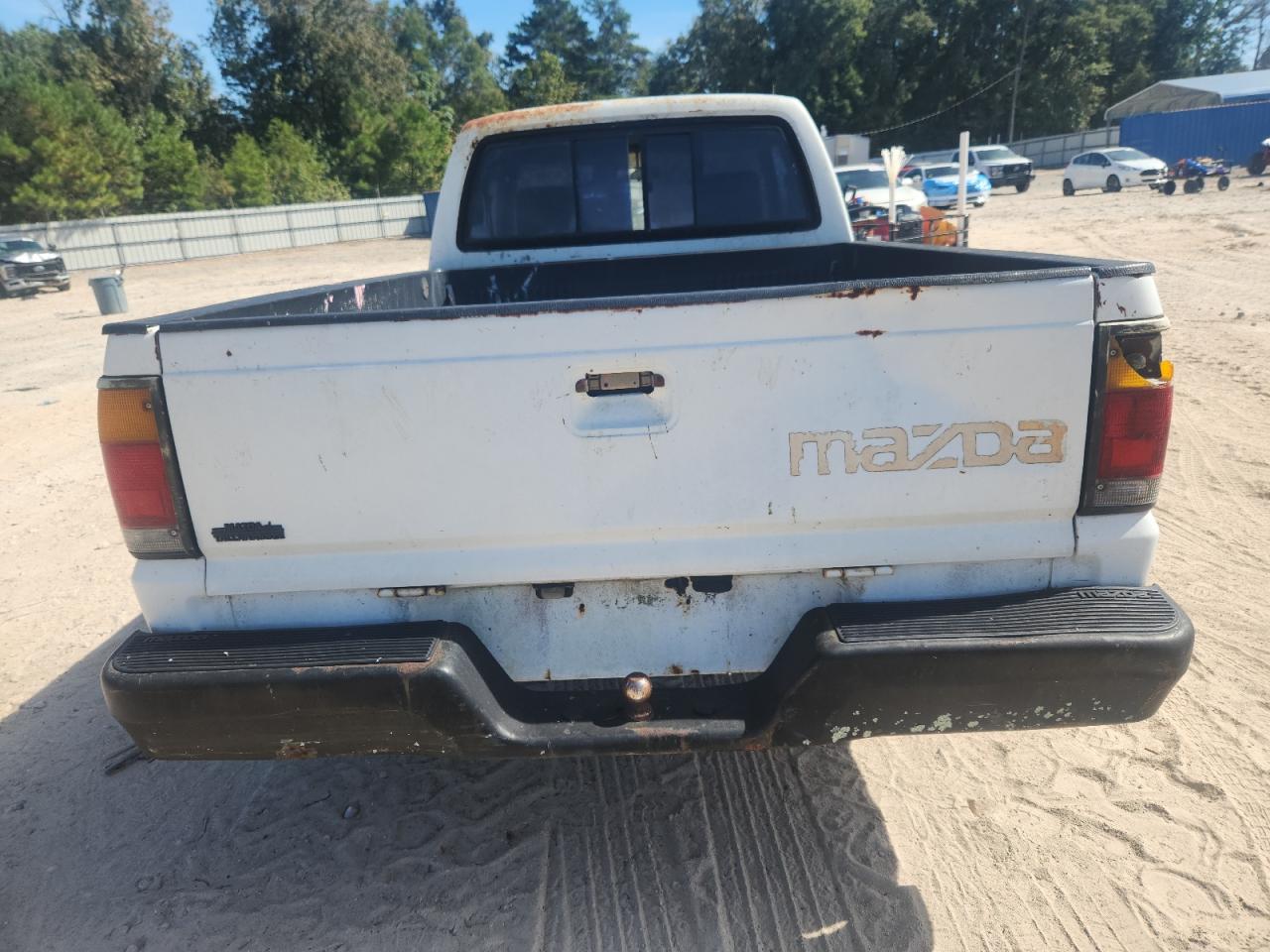 1991 Mazda B2600 Cab Plus White vin: JM2UF3146M0142275