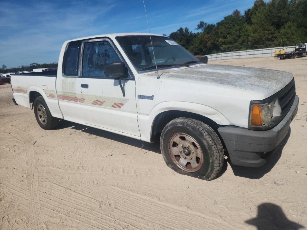 1991 Mazda B2600 Cab Plus White vin: JM2UF3146M0142275