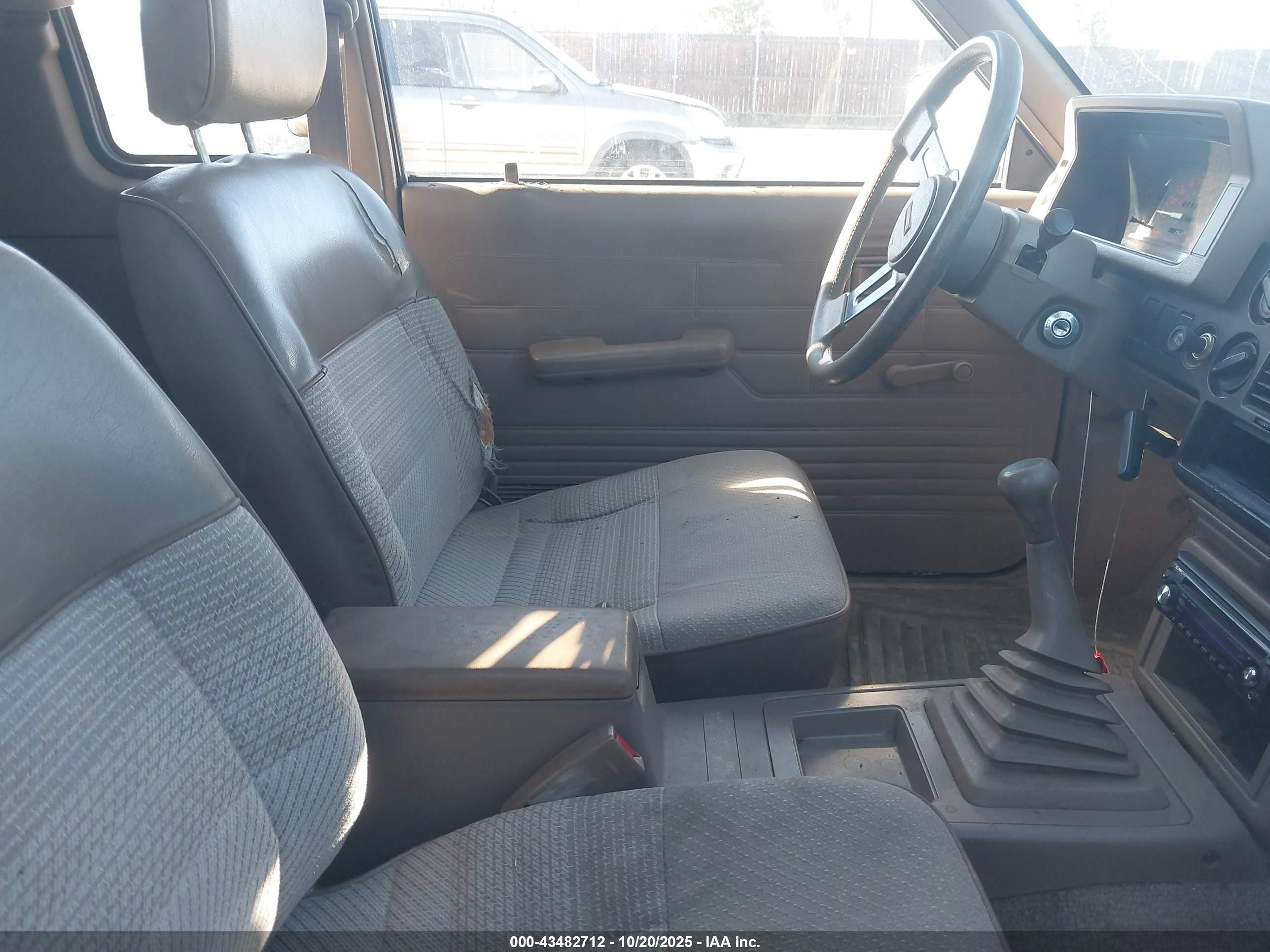 1991 Mazda B2600 Cab Plus Light Blue vin: JM2UF3148M0119239