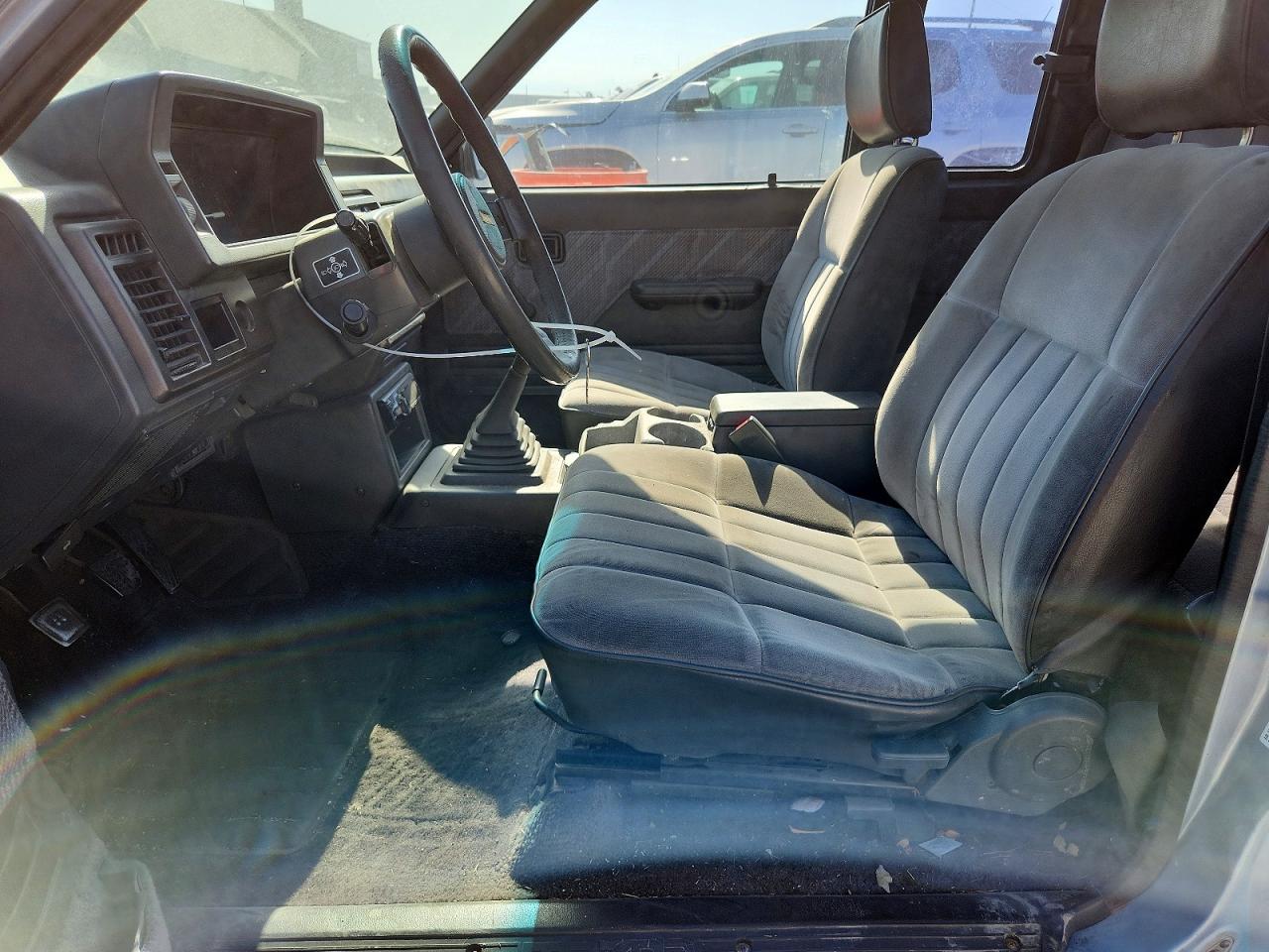 1991 Mazda B2600 Cab Plus Blue vin: JM2UF3148M0172443
