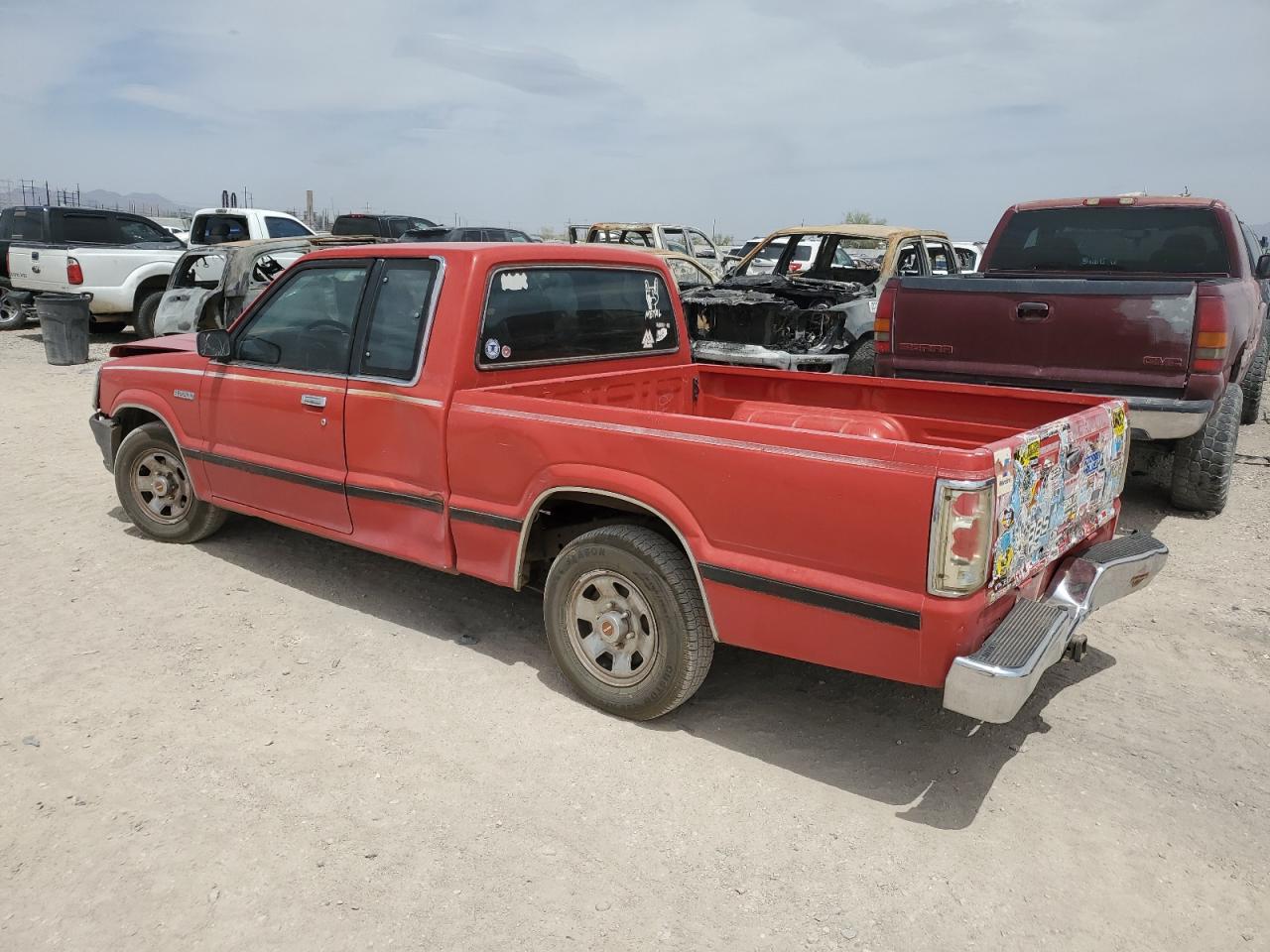 1991 Mazda B2200 Cab Plus Red vin: JM2UF3237M0116127