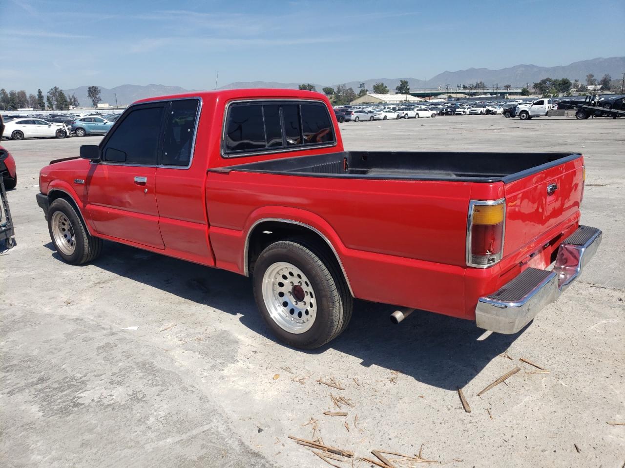 1991 Mazda B2200 Cab Plus Red vin: JM2UF3237M0168969