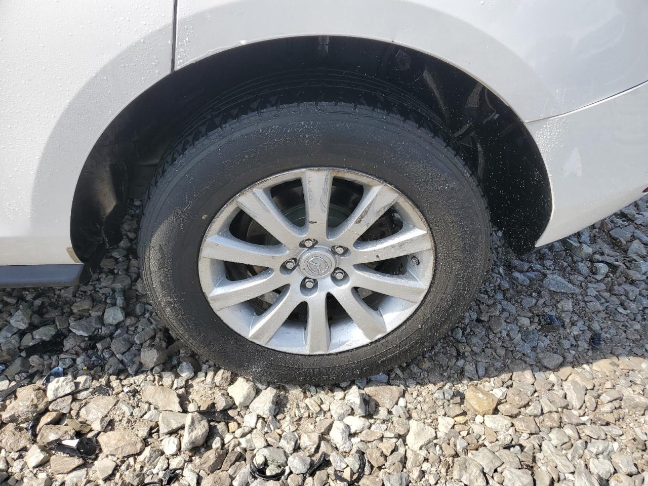 2011 Mazda Cx-7 White vin: JM3ER2C54B0355696 Damage: Left Rear Wheel, Curb Rash, > 12 Inches