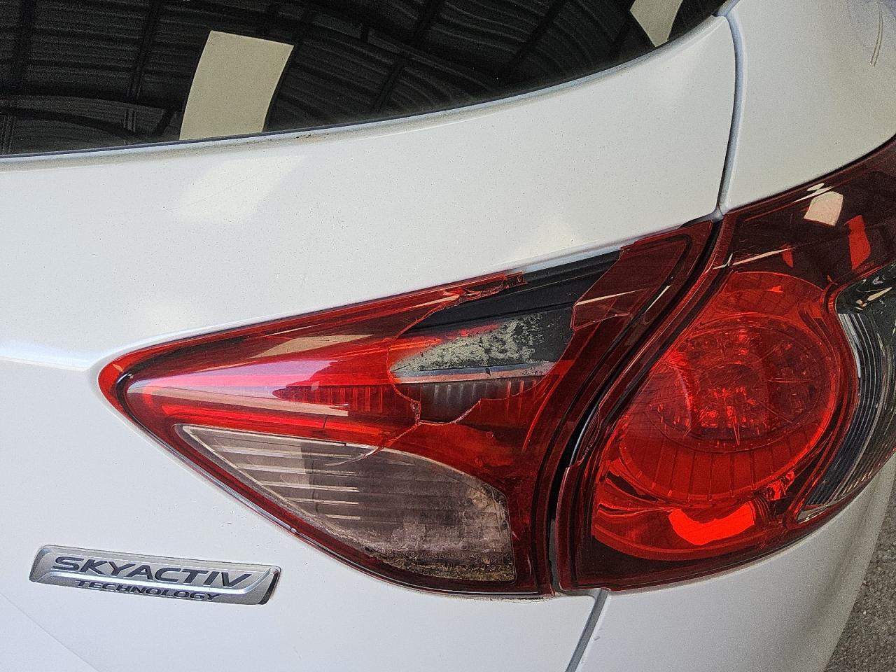 2014 Mazda Cx-5 Touring White vin: JM3KE2CYXE0340035 Damage: Right Tail Light, Broken, Replacement Required