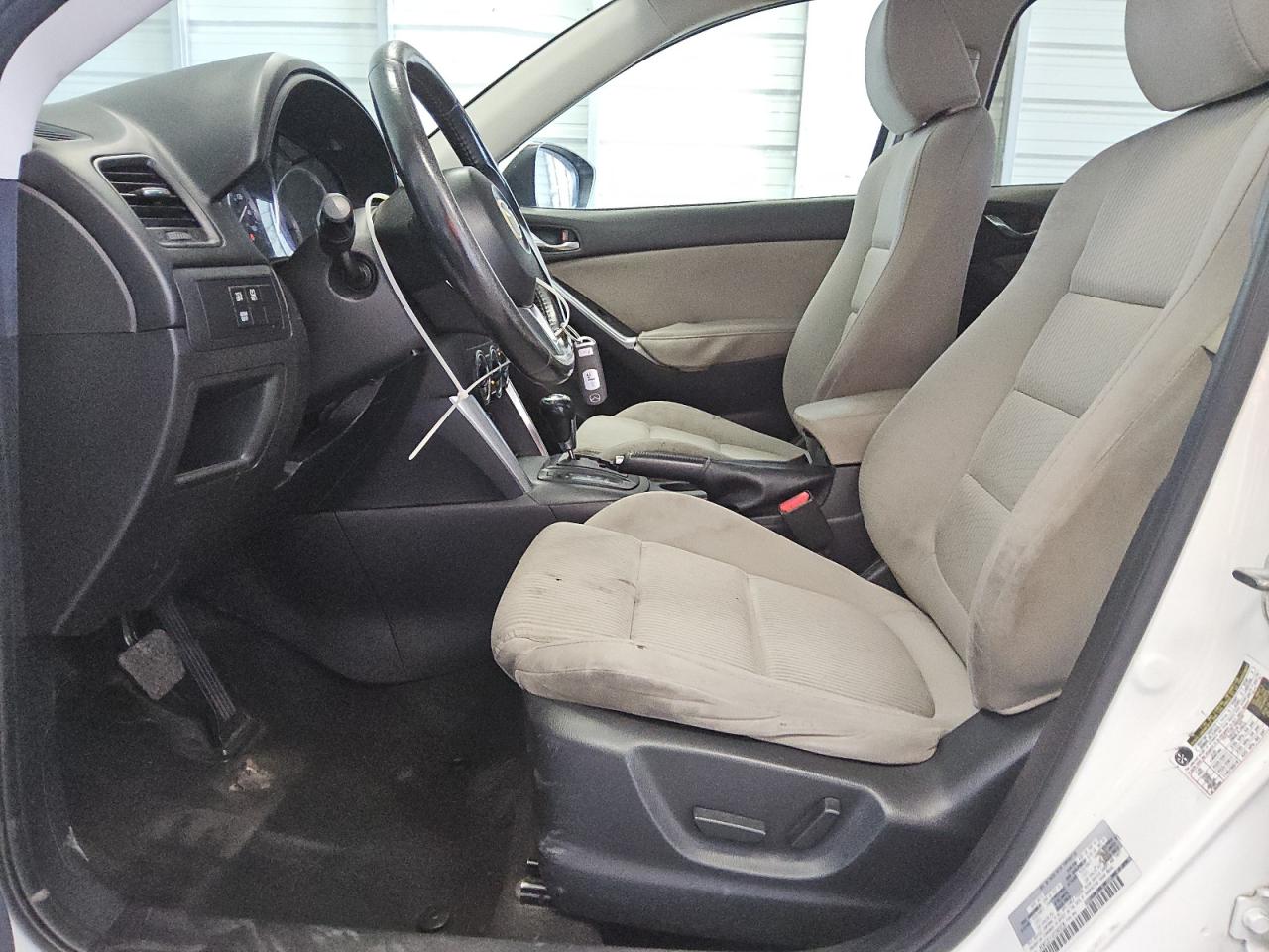 2014 Mazda Cx-5 Touring White vin: JM3KE2CYXE0340035 Damage: RF Door Panel, Worn, Replacement Required