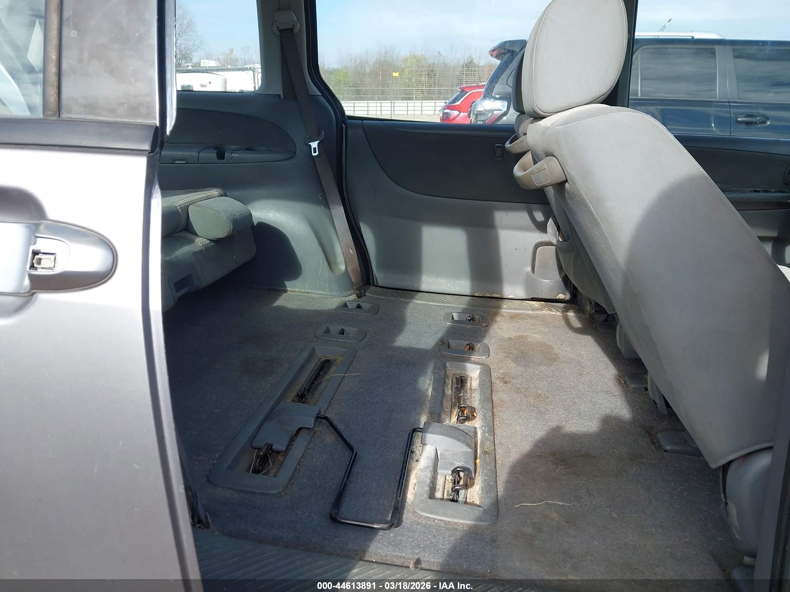 2004 Mazda Mpv Lx Gray vin: JM3LW28A940507559
