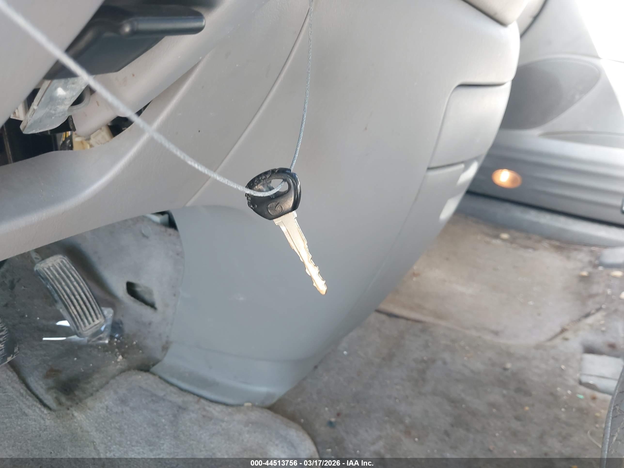 2000 Mazda Mpv   Silver vin: JM3LW28G0Y0105486