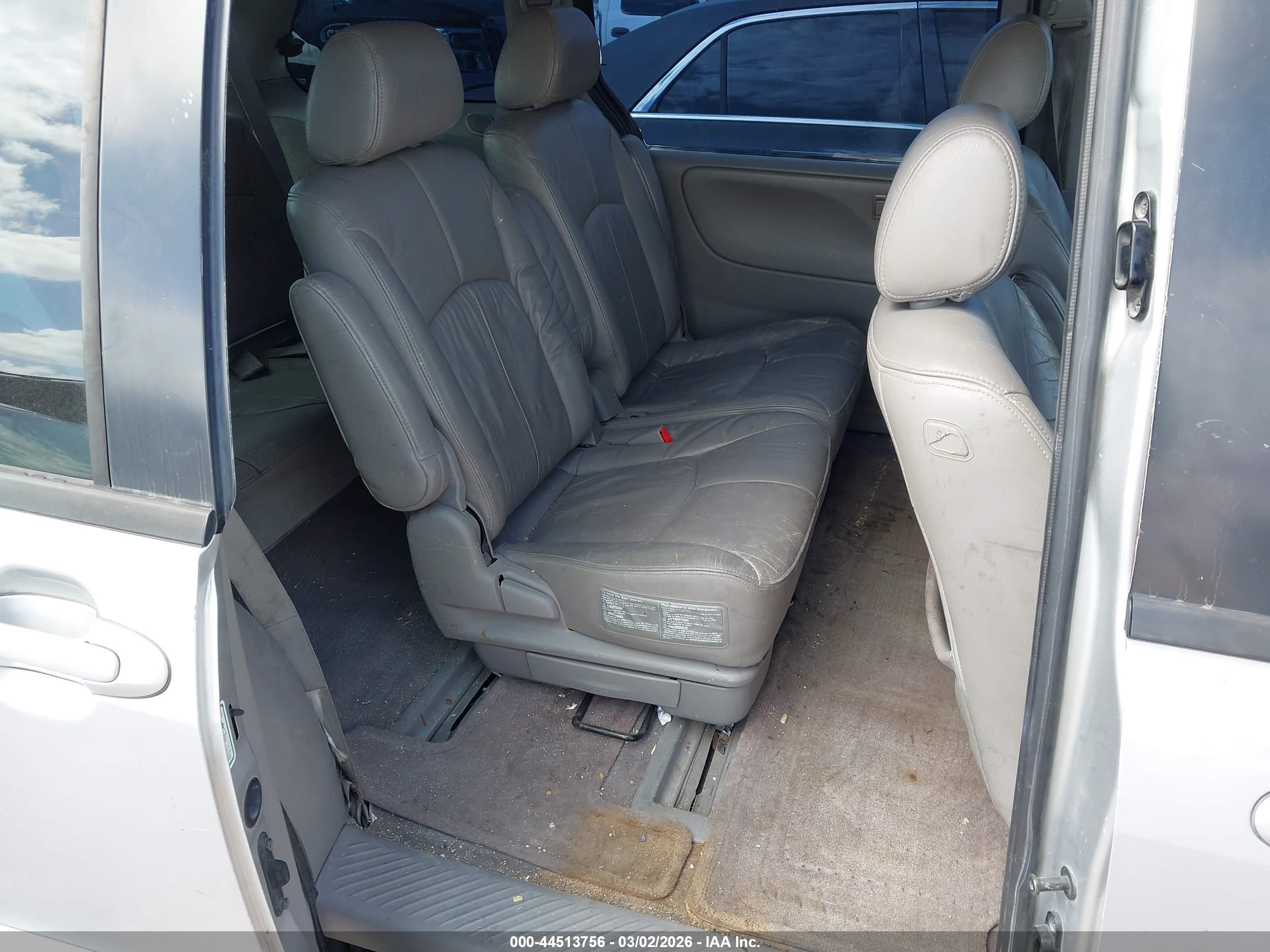 2000 Mazda Mpv   Silver vin: JM3LW28G0Y0105486