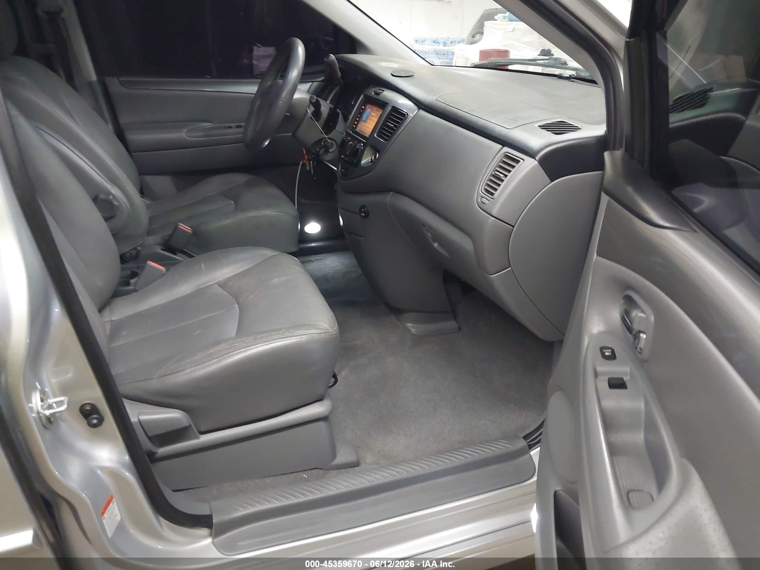2004 Mazda Mpv Es Silver vin: JM3LW28J240503286