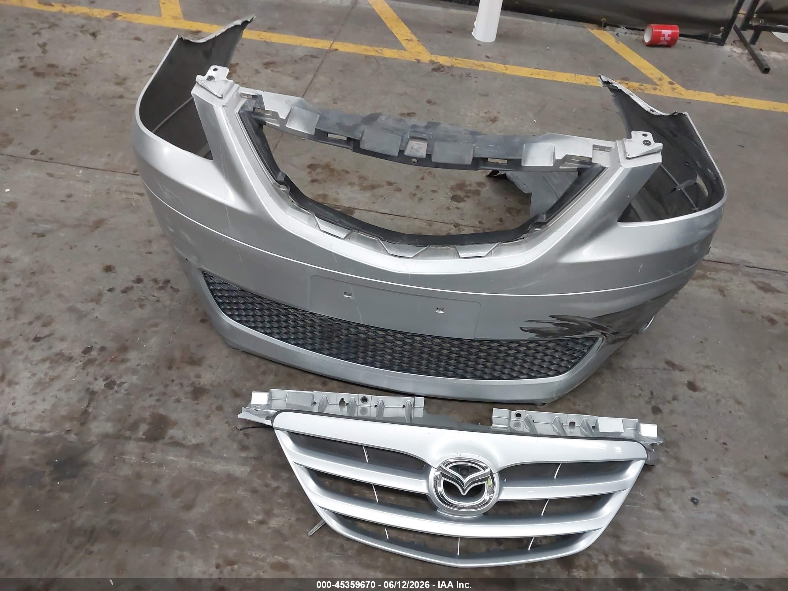 2004 Mazda Mpv Es Silver vin: JM3LW28J240503286