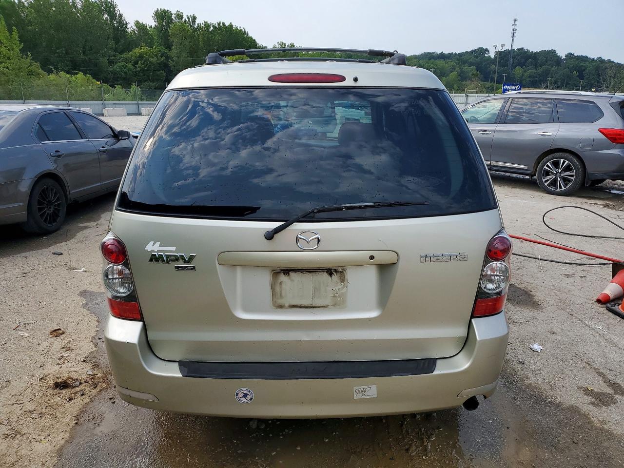 2005 Mazda Mpv Wagon Beige vin: JM3LW28J250532840