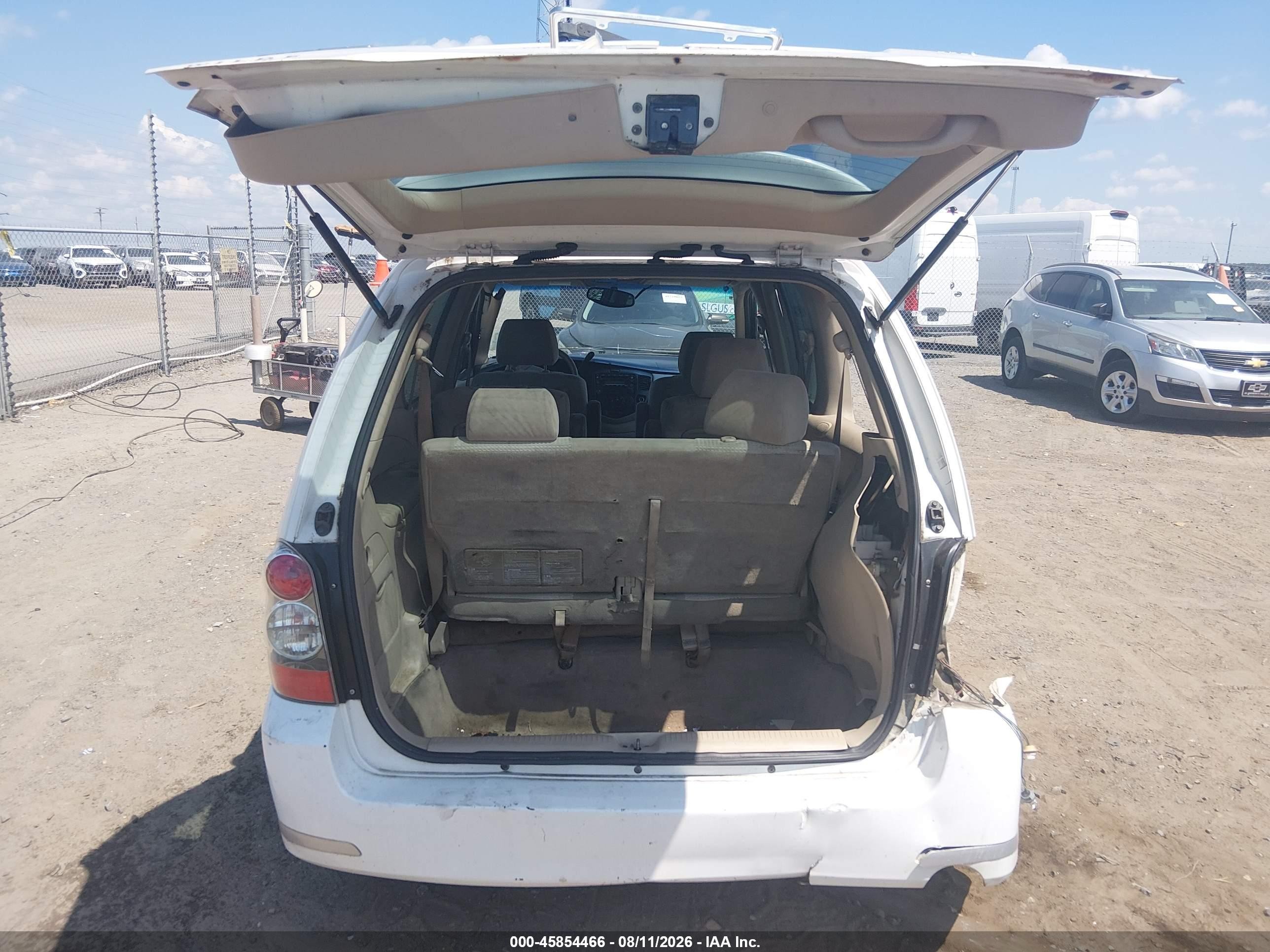 2004 Mazda Mpv Lx White vin: JM3LW28J540500981