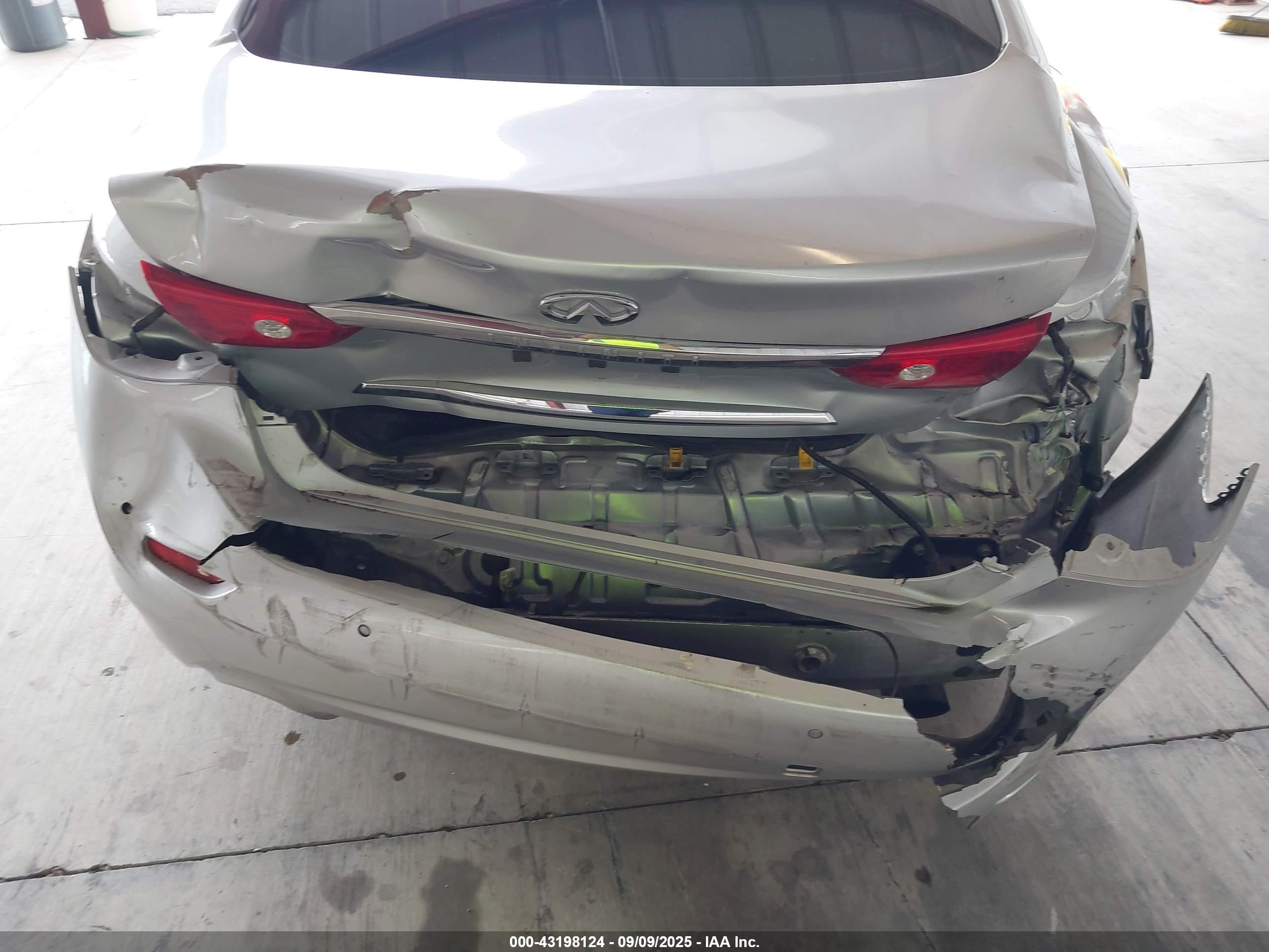 2015 Infiniti Q50 Hybrid Premium Silver vin: JN1AV7AP1FM790522