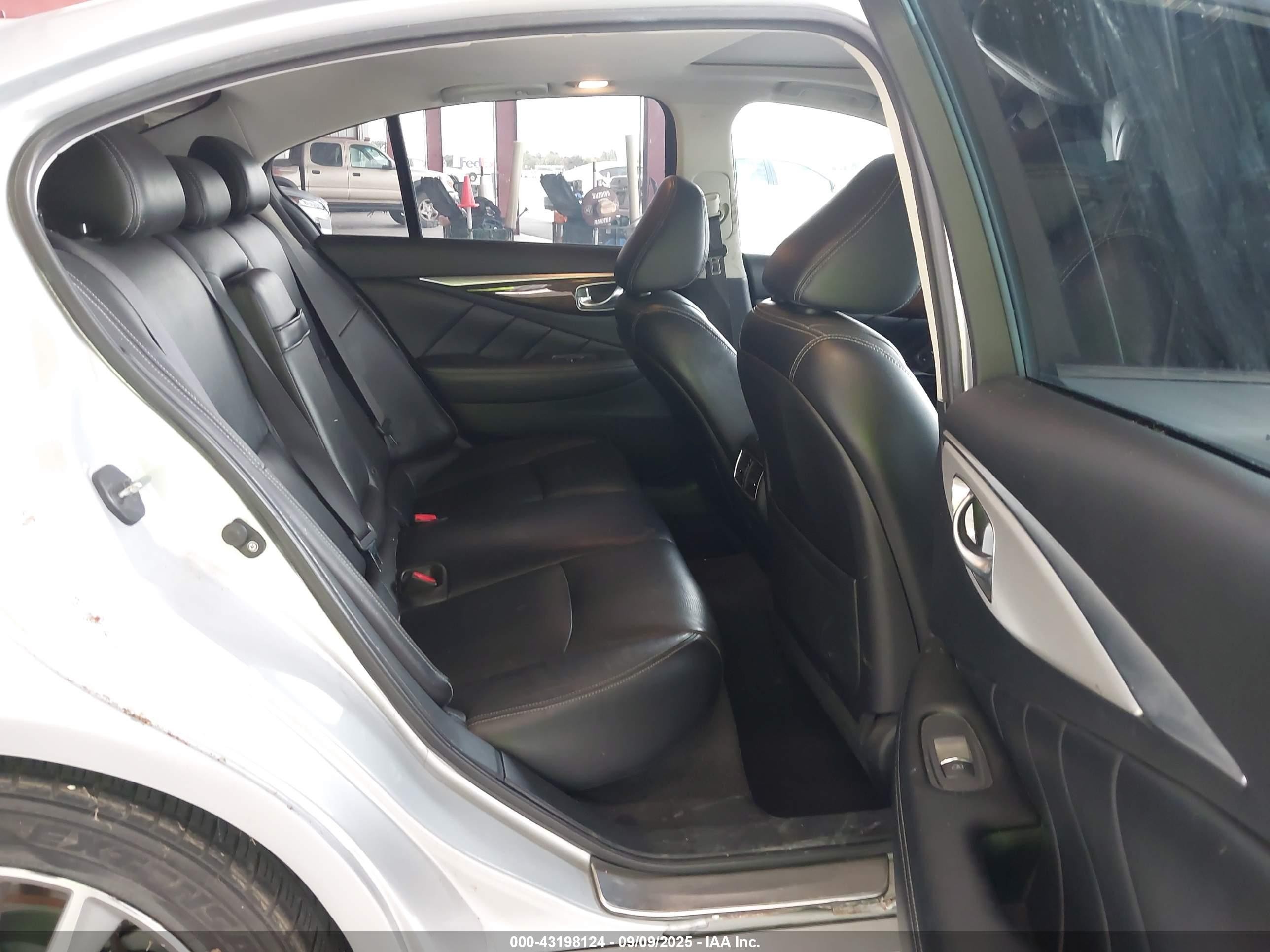 2015 Infiniti Q50 Hybrid Premium Silver vin: JN1AV7AP1FM790522