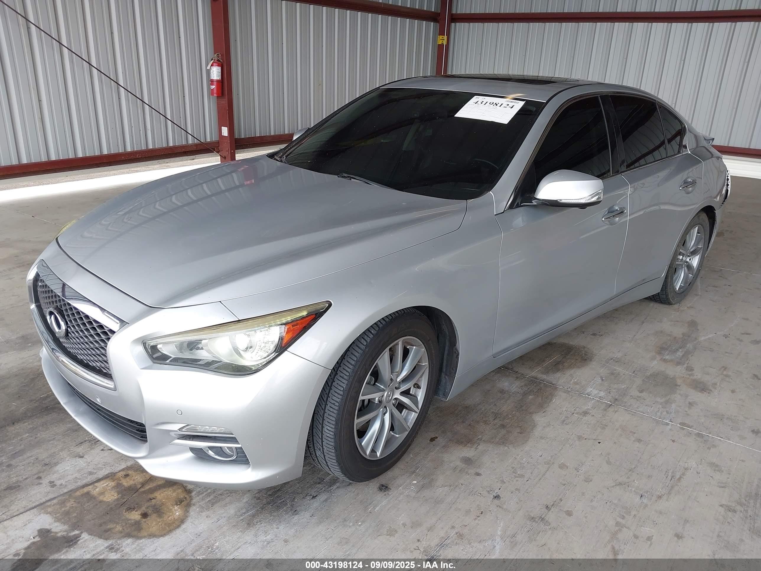 2015 Infiniti Q50 Hybrid Premium Silver vin: JN1AV7AP1FM790522
