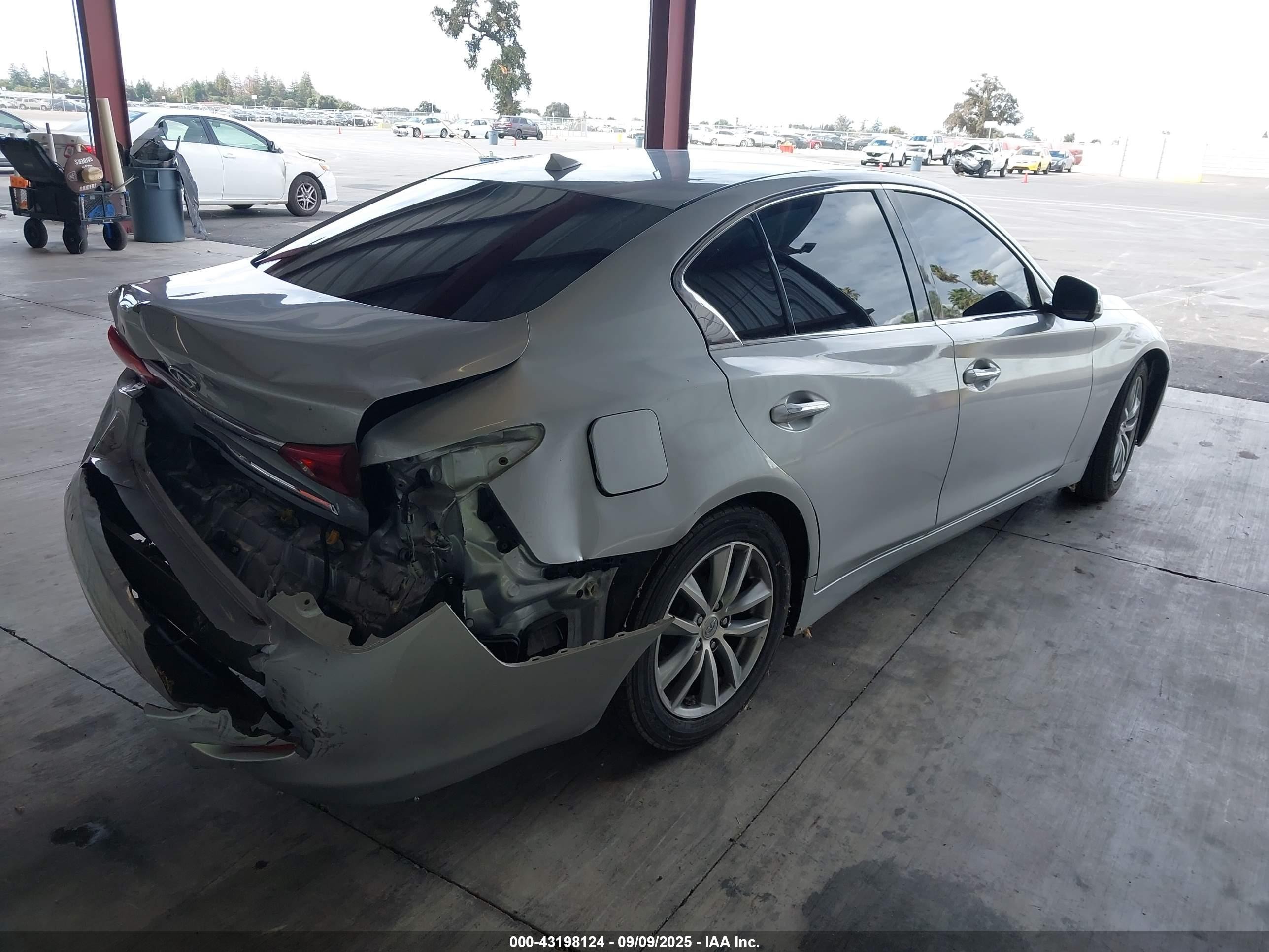 2015 Infiniti Q50 Hybrid Premium Silver vin: JN1AV7AP1FM790522