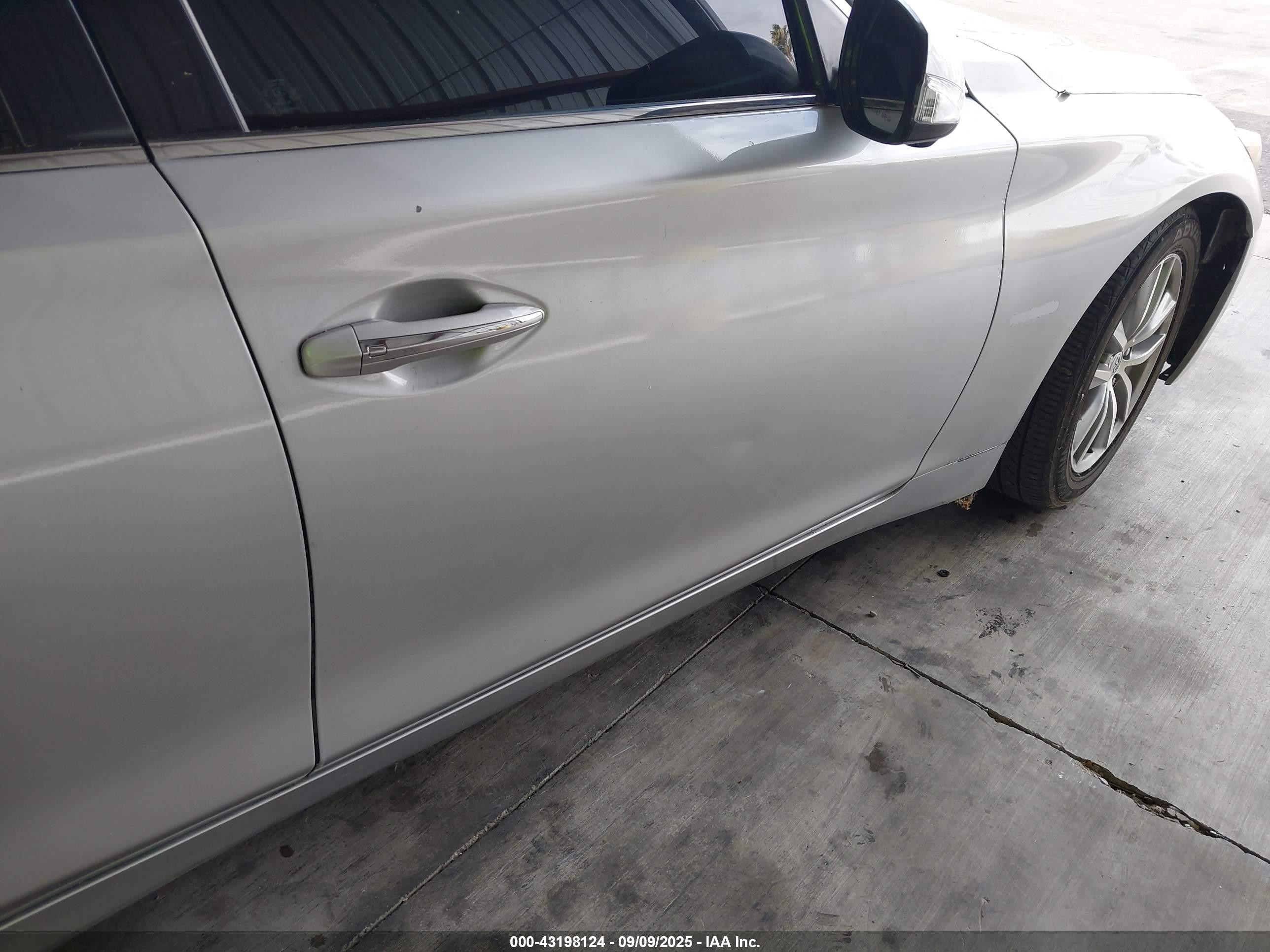 2015 Infiniti Q50 Hybrid Premium Silver vin: JN1AV7AP1FM790522