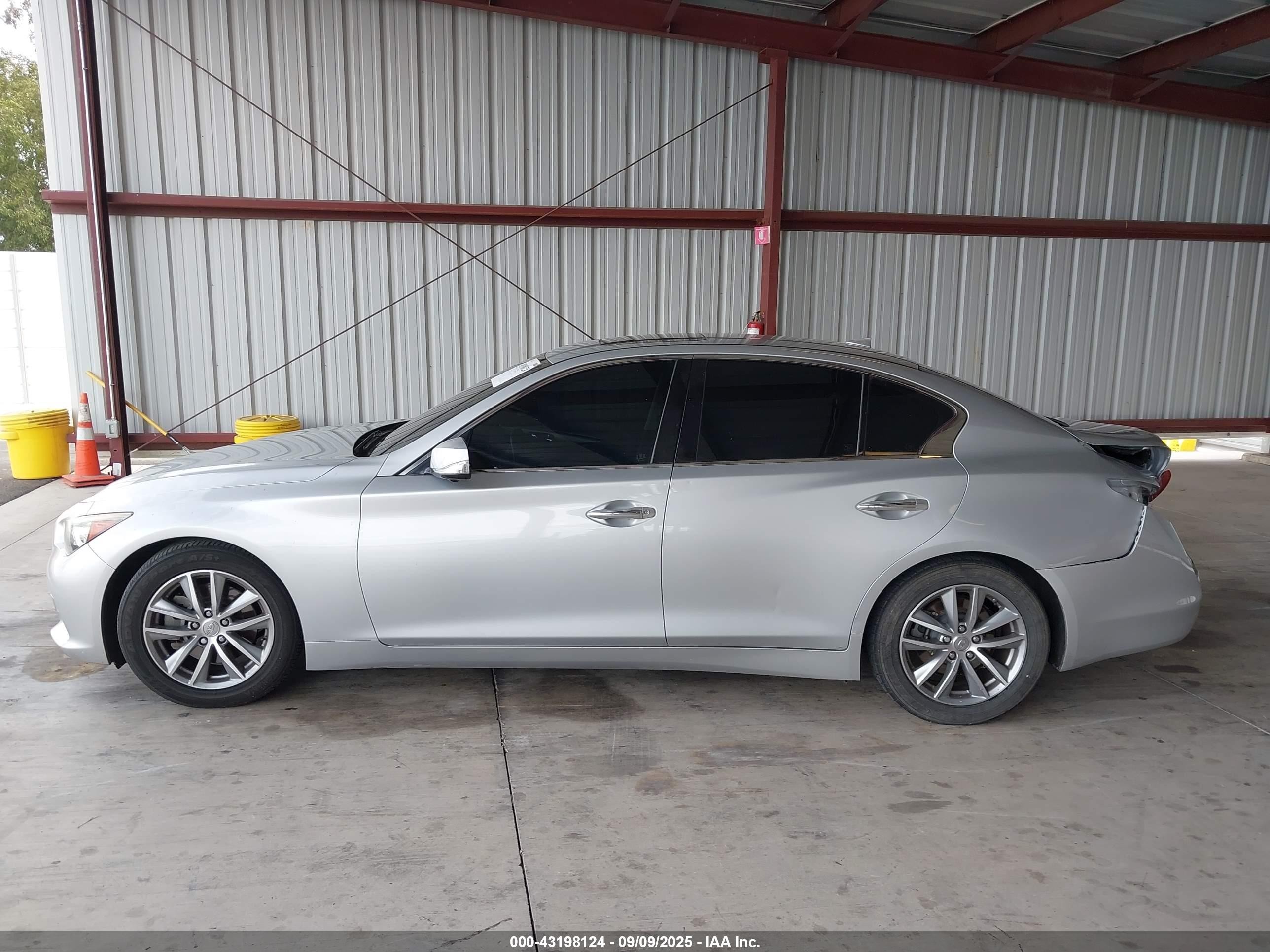 2015 Infiniti Q50 Hybrid Premium Silver vin: JN1AV7AP1FM790522