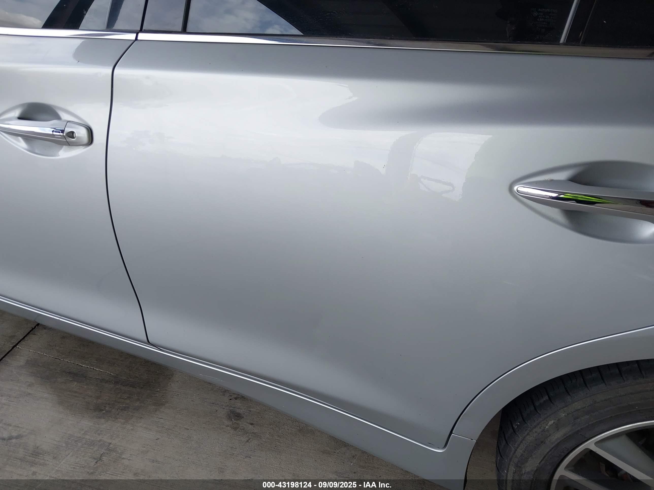 2015 Infiniti Q50 Hybrid Premium Silver vin: JN1AV7AP1FM790522