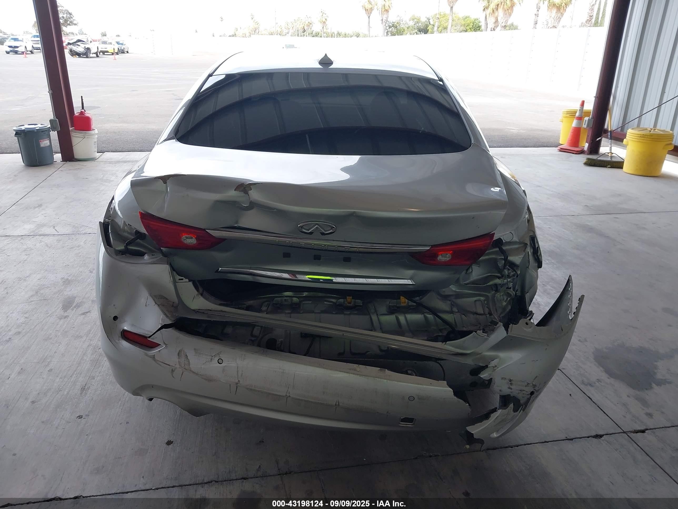 2015 Infiniti Q50 Hybrid Premium Silver vin: JN1AV7AP1FM790522