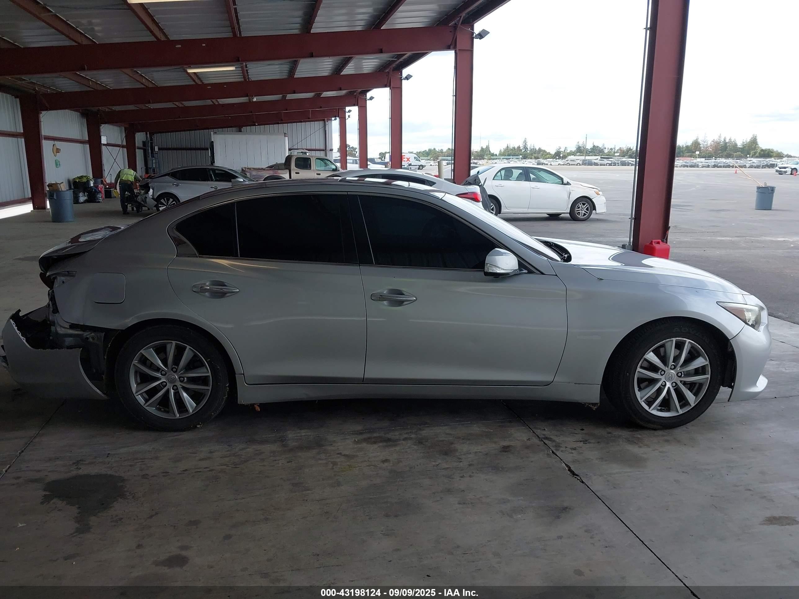 2015 Infiniti Q50 Hybrid Premium Silver vin: JN1AV7AP1FM790522