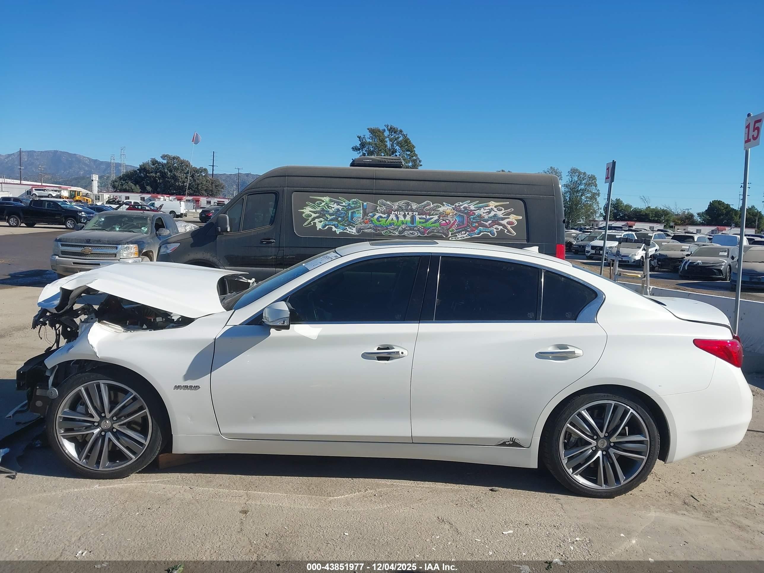 2015 Infiniti Q50 Hybrid Sport White vin: JN1AV7AP2FM790190
