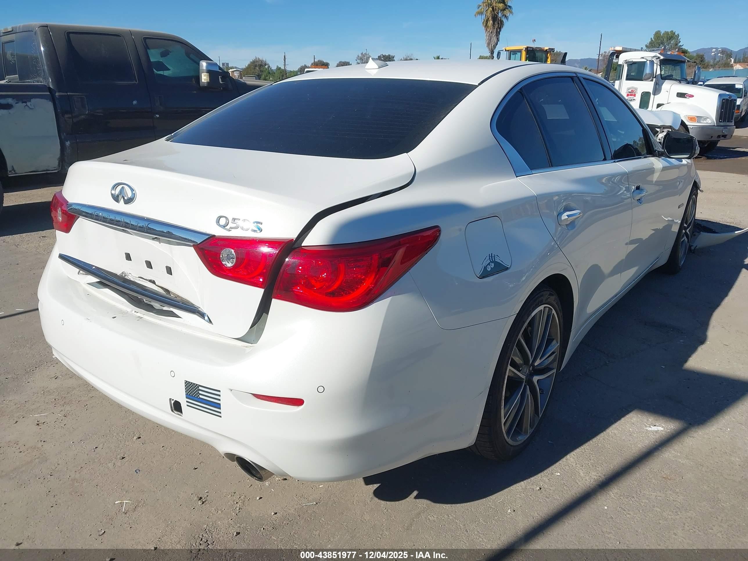2015 Infiniti Q50 Hybrid Sport White vin: JN1AV7AP2FM790190
