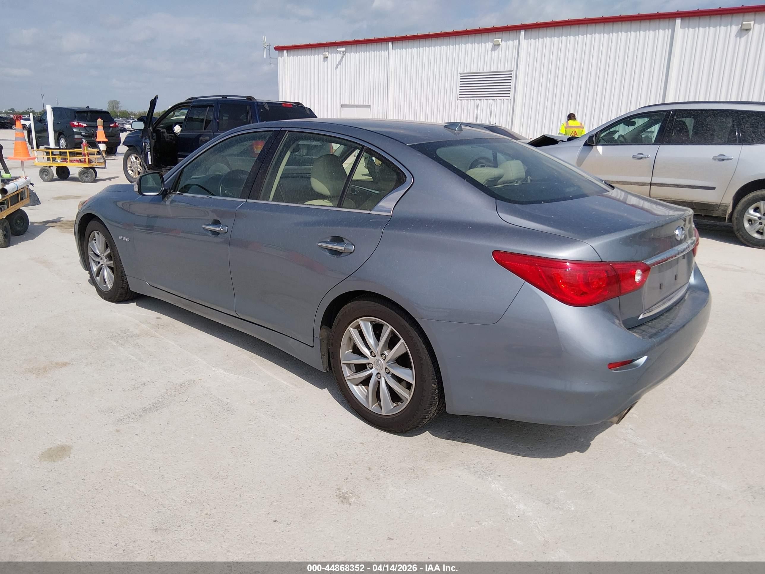 2014 Infiniti Q50 Hybrid Premium Blue vin: JN1AV7AP3EM690923