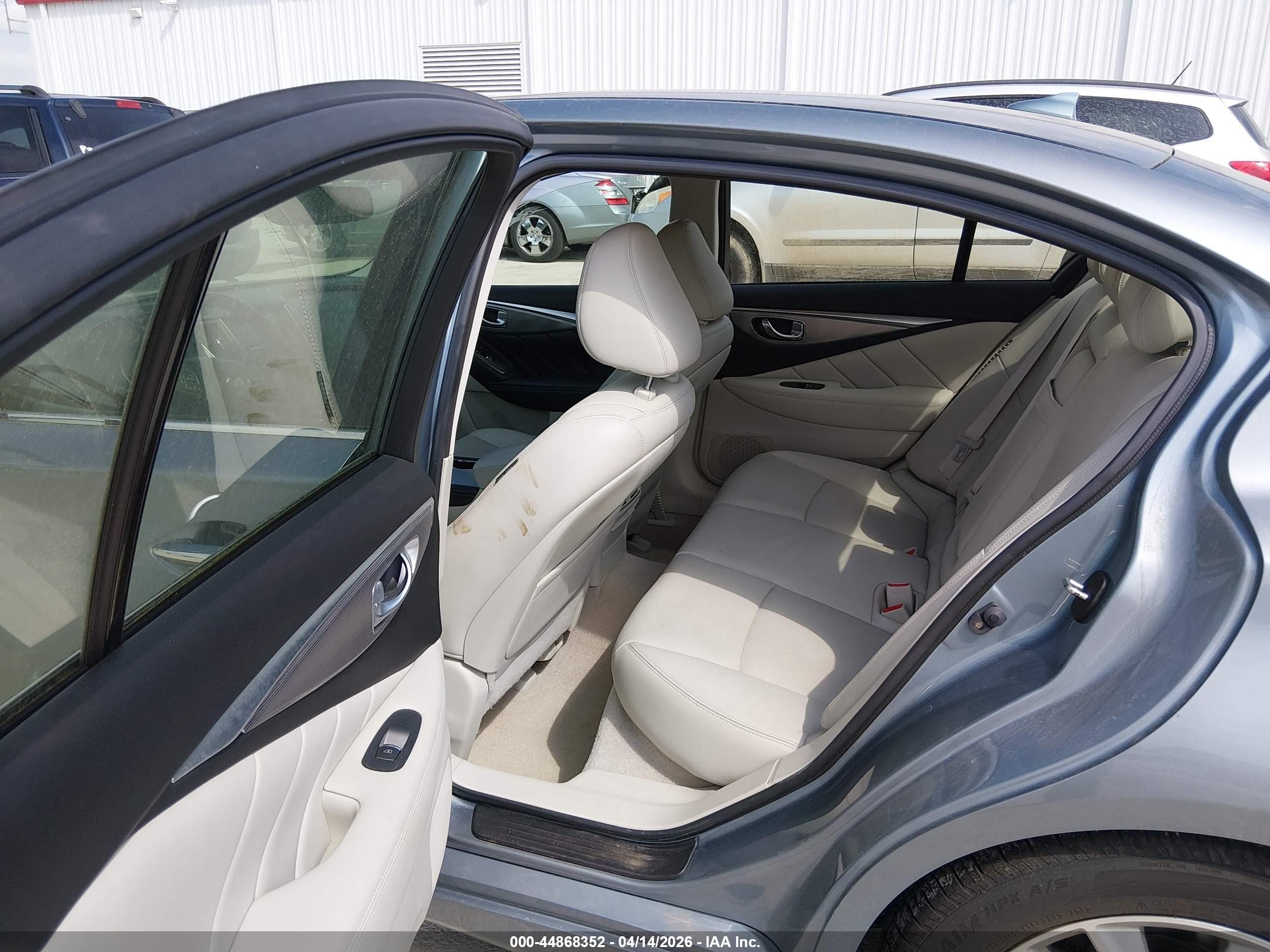 2014 Infiniti Q50 Hybrid Premium Blue vin: JN1AV7AP3EM690923