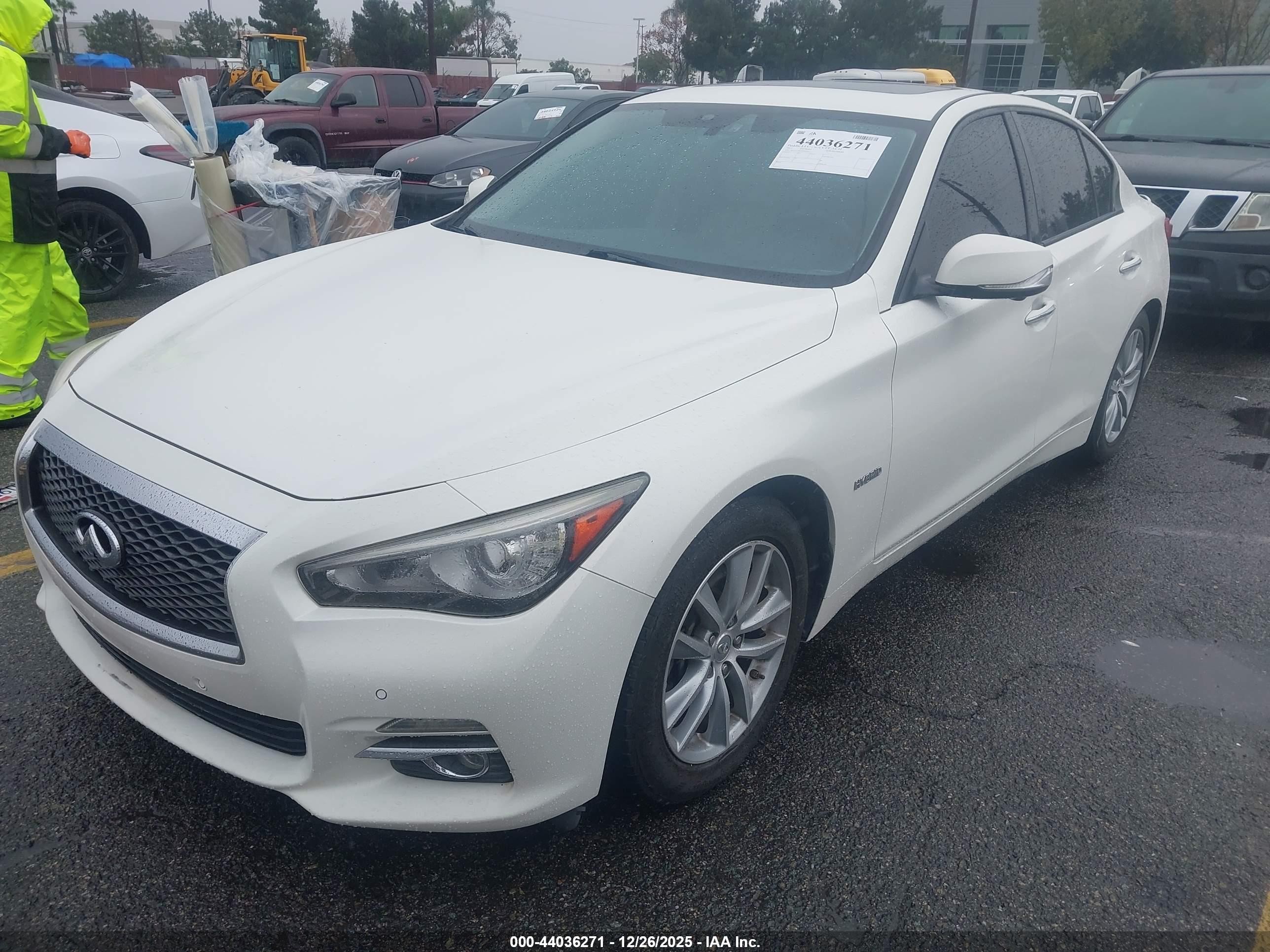 2015 Infiniti Q50 Hybrid Premium White vin: JN1AV7AP3FM790375