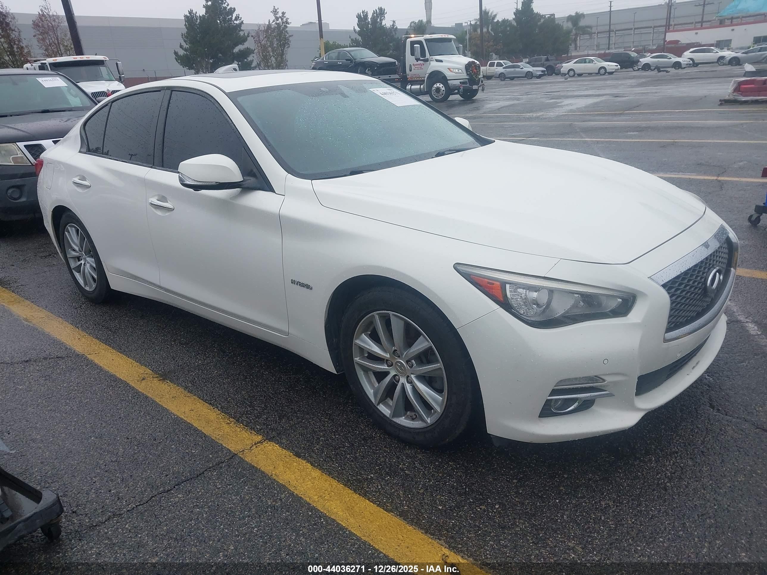 2015 Infiniti Q50 Hybrid Premium White vin: JN1AV7AP3FM790375