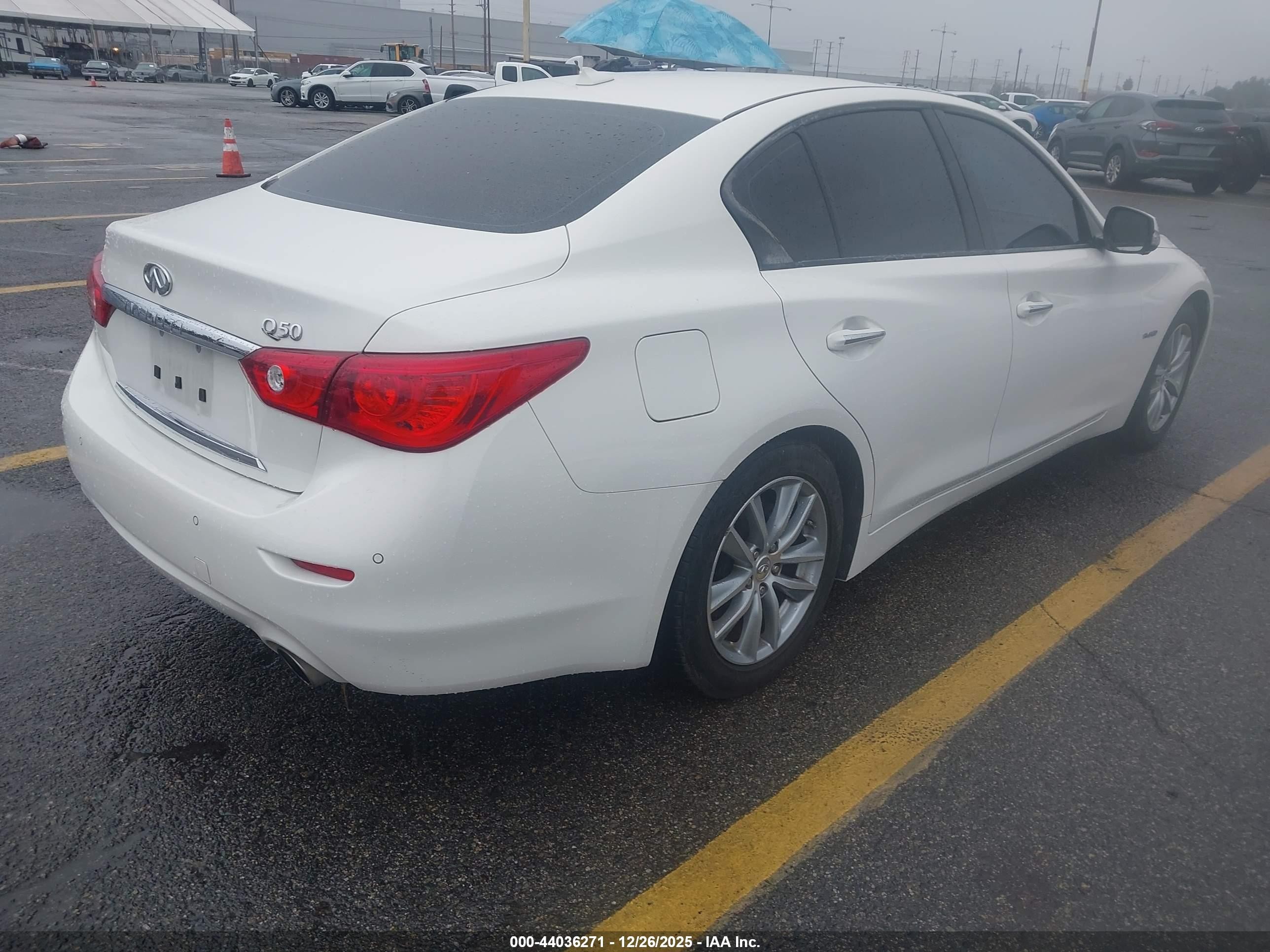 2015 Infiniti Q50 Hybrid Premium White vin: JN1AV7AP3FM790375