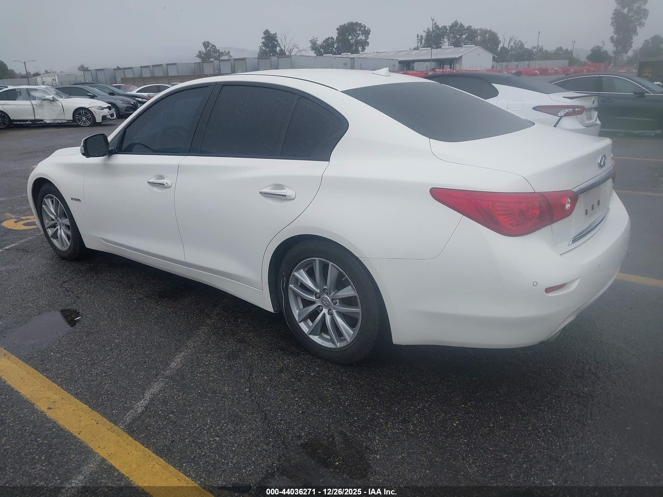 2015 Infiniti Q50 Hybrid Premium White vin: JN1AV7AP3FM790375